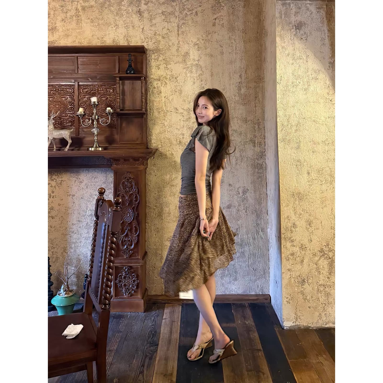 레트로 세트 드레스 품격 핫걸 바람 2026 년 여름 새로운 몸매 가꾸기 슬림해 보이는 투피스 세트 이미지 5