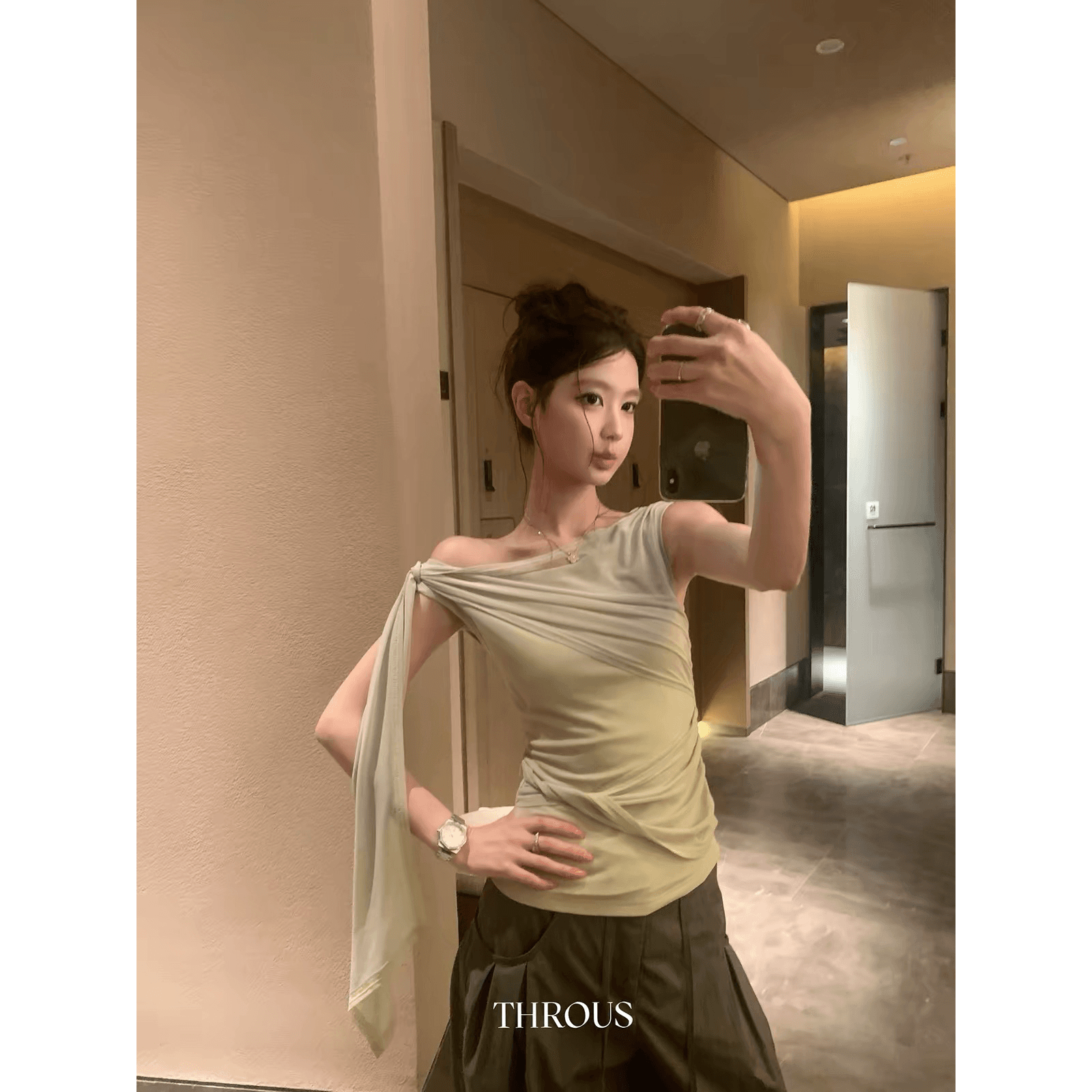 감사합니다. 아니요 고기 라이 경기 서울 비스듬한 어깨 리본 티셔츠 여성 여름 한 부서 출퇴근 품격 몸매 가꾸기 슬림해 보이는 캐주얼 맨위 이미지 5