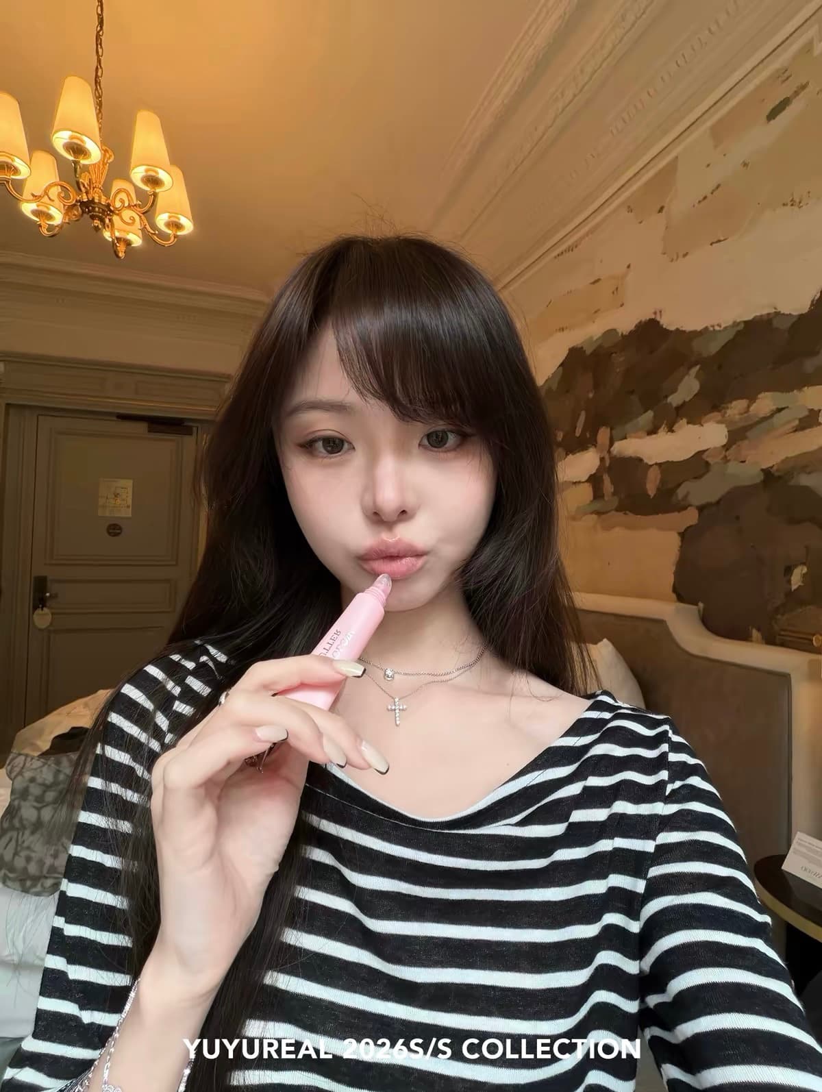 yuyureal 크림 빛 분말 한 부서 스트라이프 작은 스피커 중간 소매 보트 칼라 티셔츠 여성 오래된 돈 바람 품격 맨위 상세 이미지 3