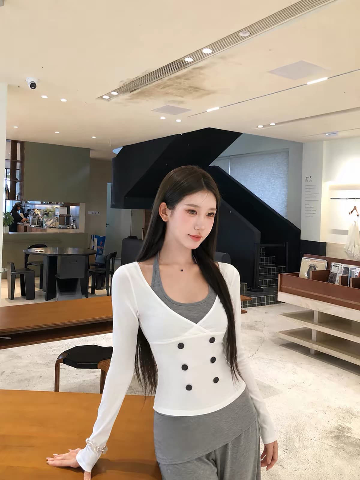 레드 맨 큐레이터 소매 티셔츠 여성 2026 새로운 페이크 레이어드 품격 몸매 가꾸기 고급 센스 chic Chic 화이트 맨위 이미지 2
