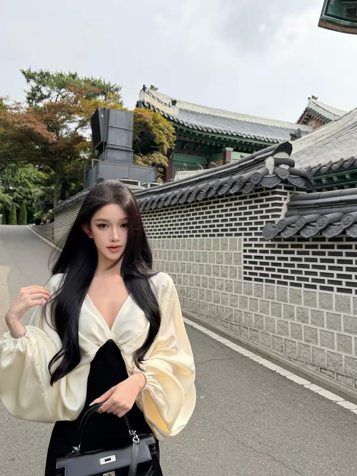 jayky yangzimmer ann 27ss 레트로 센스 V넥 핀치 Pleat 맨위 배색 패치워크 셔츠 상세 이미지 3