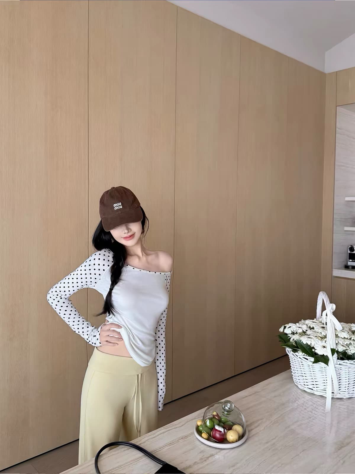 laareetoo 라이 경기 서울 삼색 도트 무늬 비스듬한 어깨 긴팔 티셔츠 여성 몸매 가꾸기 슬림해 보이는 디자인 센스 맨위 이미지 3