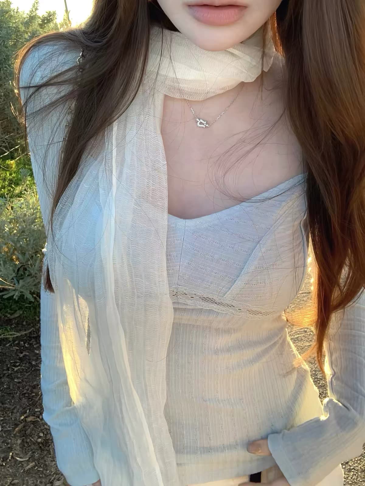 suuuicee 바람 종소리 작은 나이 홀로우 아웃 물결무늬 레이스 레이스 관대 한 칼라 긴팔 티셔츠 순수한 욕망 짧은 맨위 이미지 4