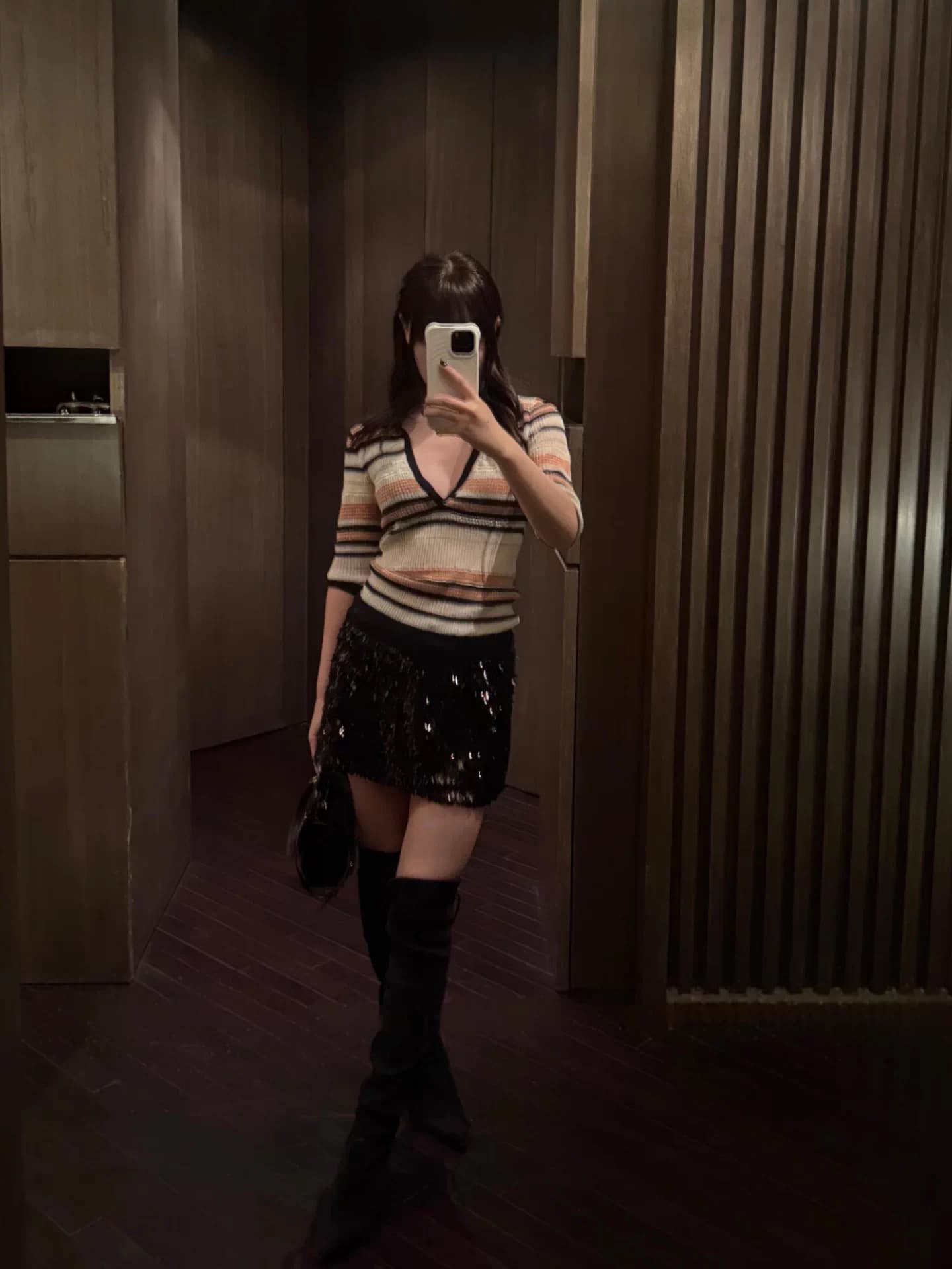 한 부서 배색 스트라이프 V넥 니트 스웨터 여성 여름 캐주얼 디자인 센스 몸매 가꾸기 슬림해 보이는 작은 키 풀오버 맨위 상세 이미지 8