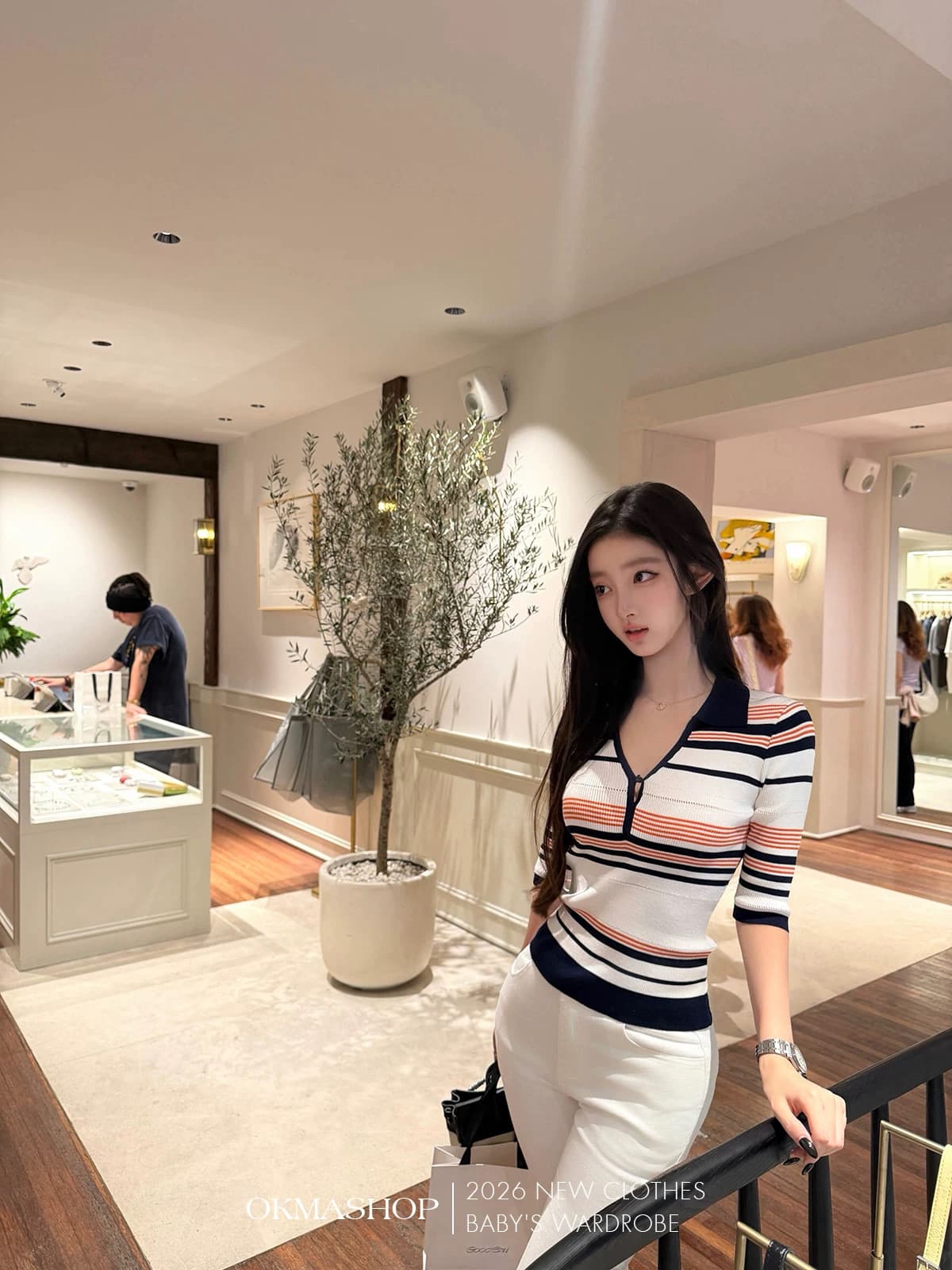 한 부서 배색 스트라이프 V넥 니트 스웨터 여성 여름 캐주얼 디자인 센스 몸매 가꾸기 슬림해 보이는 작은 키 풀오버 맨위 이미지 4