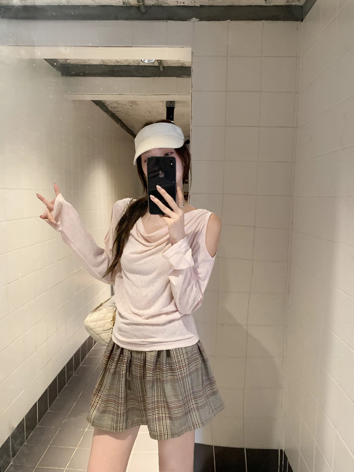우 77 회색 흔들다 칼라 홀로우 아웃 오프숄더 긴팔 자외선 차단 티셔츠 여성 여름 한국 스타일 디자인 센스 허리 수축 슬림해 보이는 맨위 상세 이미지 4