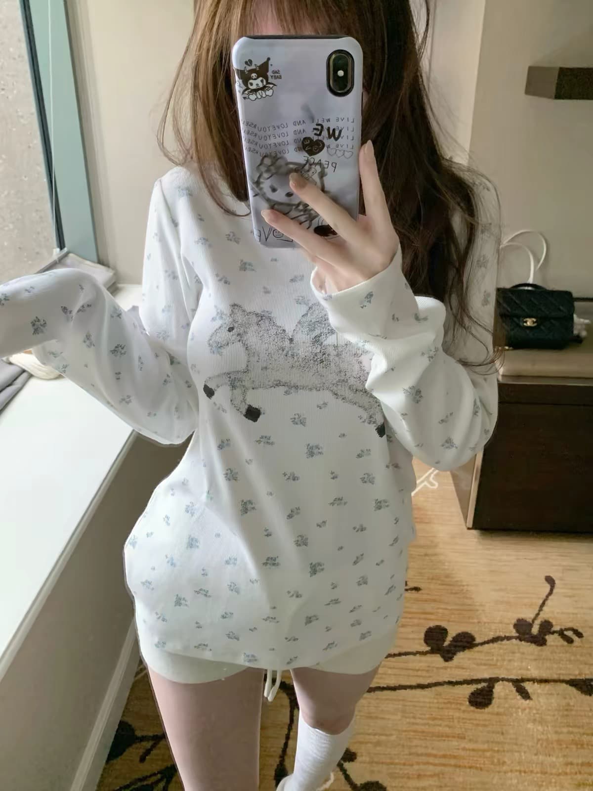 suuuicee 캡처 꿈 유니콘 전체 인쇄 작은 꽃무늬 구덩이 기사 질감 센스 캐주얼 라운드 넥 긴팔 티셔츠 이미지 3