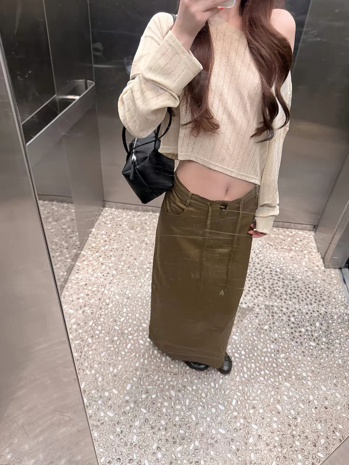 한 부서 레트로 이슬 뼈의 비스듬한 어깨 긴팔 맨위 여성 이른 가을 고급 센스 품격 슬림해 보이는 다용도 캐주얼 쇼트 스타일 티셔츠 이미지 3