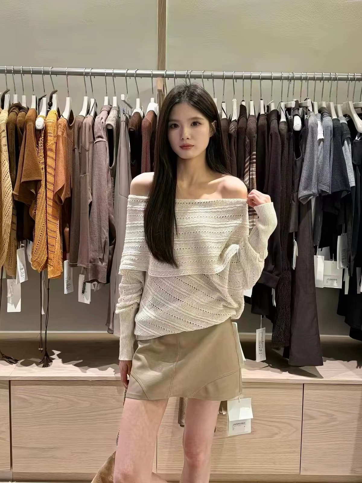 zy-2026 가을 새로운 고급 센스 홀로우 아웃 디자인 오프숄더 긴팔 니트 스웨터 여성 품격 오프숄더 스웨터 이미지 2