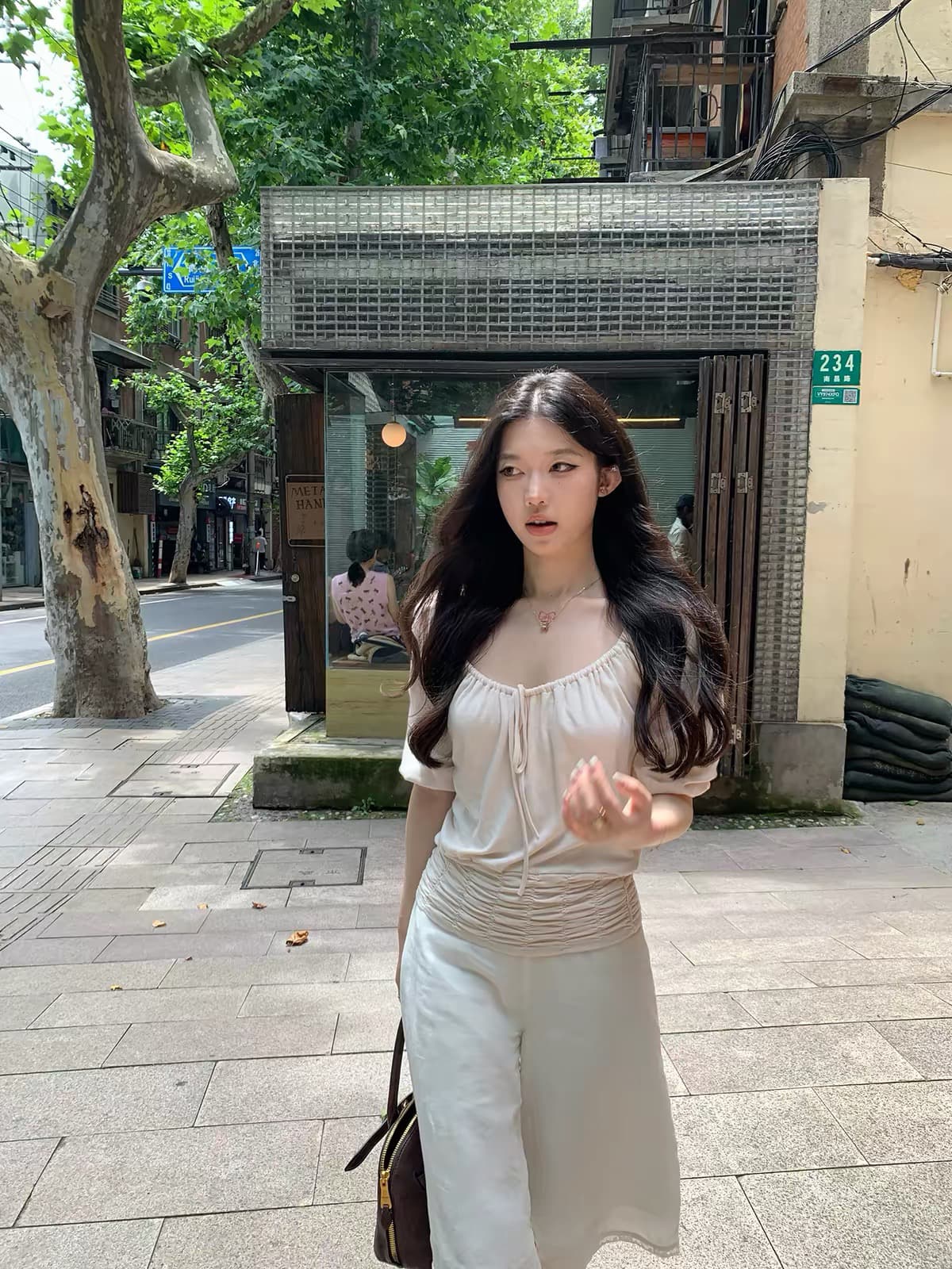 sheepland 전갈 살구 차 펌프 로프 동점 벨트 측면 칼라 반소매 티셔츠 여성 가을 명중 Pleat 밑단 루즈핏 슬림해 보이는 맨위 상세 이미지 4