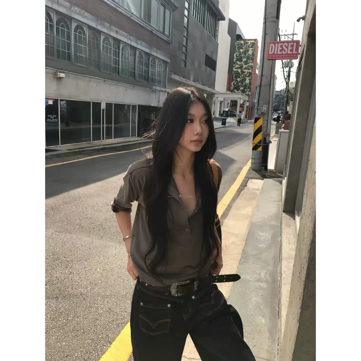 차가운 가죽 itspipi 暮 회색 브라운 느긋한 센스 폴로 칼라 맨위 여성 루즈핏 슬림해 보이는 긴팔 커피 색상 캐주얼 셔츠 상세 이미지 1
