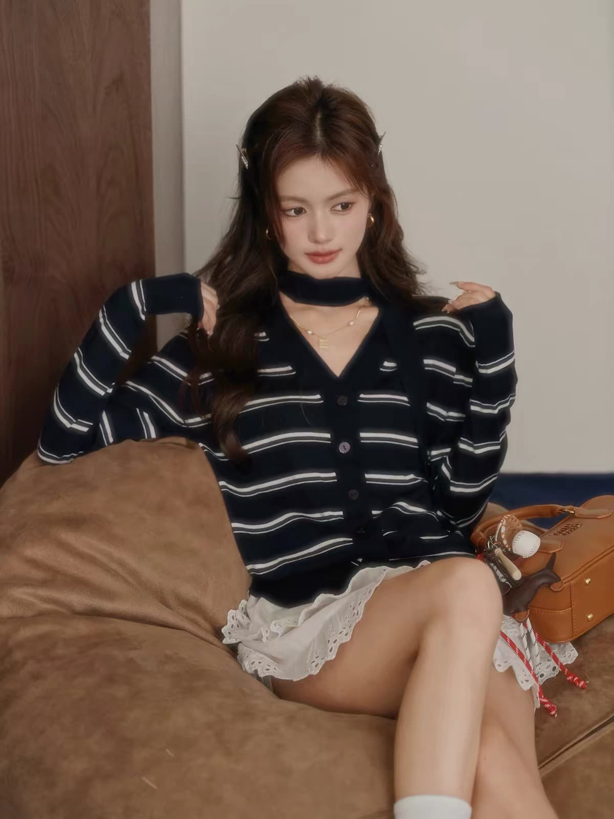 매화 요리 한 빛 프랑스식 학원 스타일 레트로 스트라이프 행침 목 니트 오픈 가디건 여성 가을 미니멀리즘 V넥 긴팔 맨위