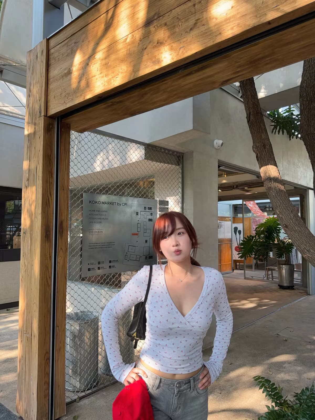 doudou 여드름 레트로 십자가 V넥 꽃무늬 긴팔 티셔츠 여성 가을 새로운 몸매 가꾸기 슬림해 보이는 기본 셔츠 맨위 이미지 4