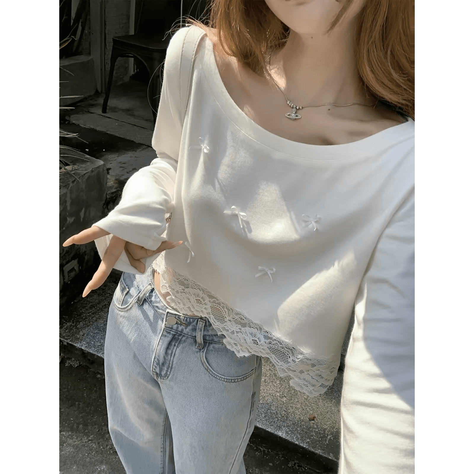 q 여자 집 크림 레이스 t 느슨함 센스 비스듬한 어깨 대 칼라 느긋한 레이스 긴팔 티셔츠 이미지 5