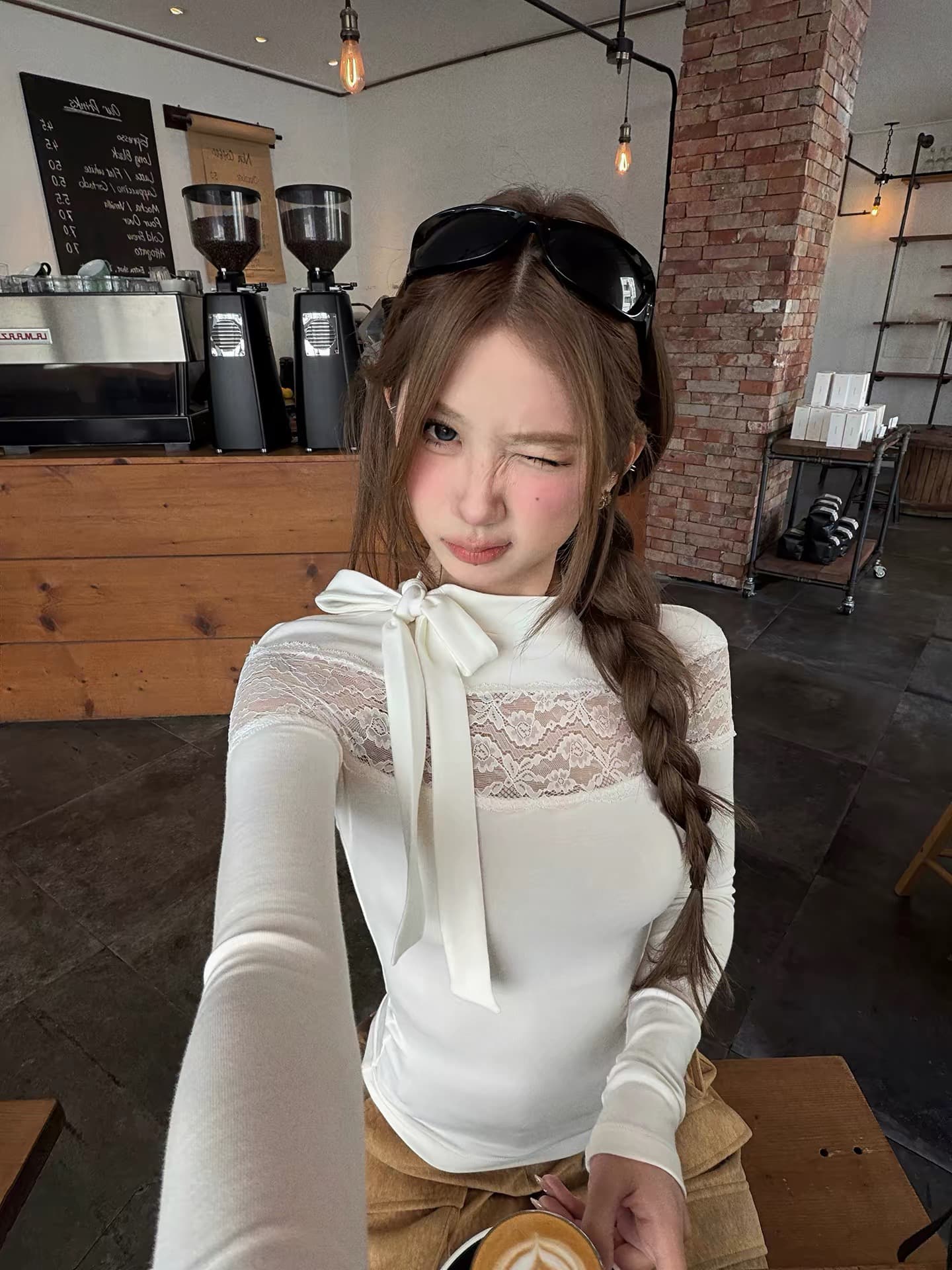tongiiuu 교토 달콤한 꿈 디자인 센스 레이스 조각 니트 스웨터 여성 몸매 가꾸기 슬림해 보이는 인사이드 잡아라. 의류 가을 이미지 2