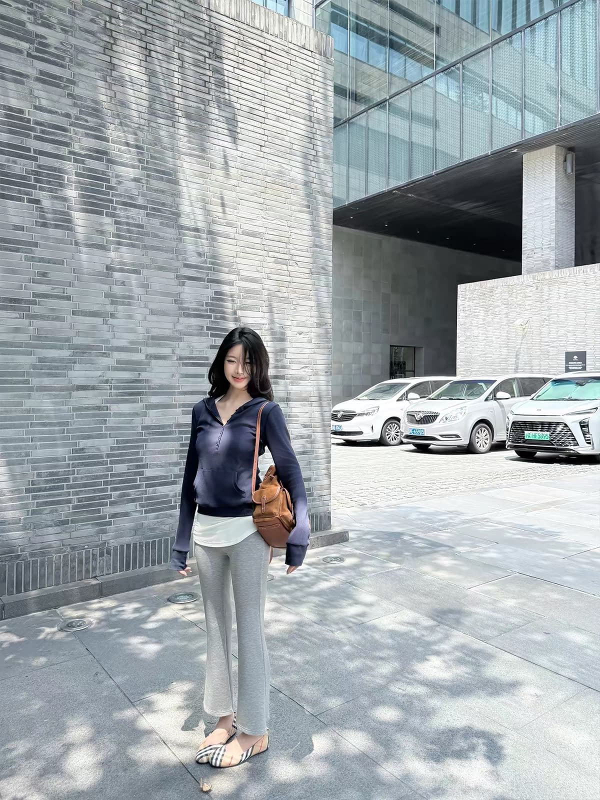 laareetoo 샤오 후아 남편 그리드 후드티 여성 가을 2026 새로운 헨리 칼라 디자인 센스 맨위 슬림해 보이는 이미지 3