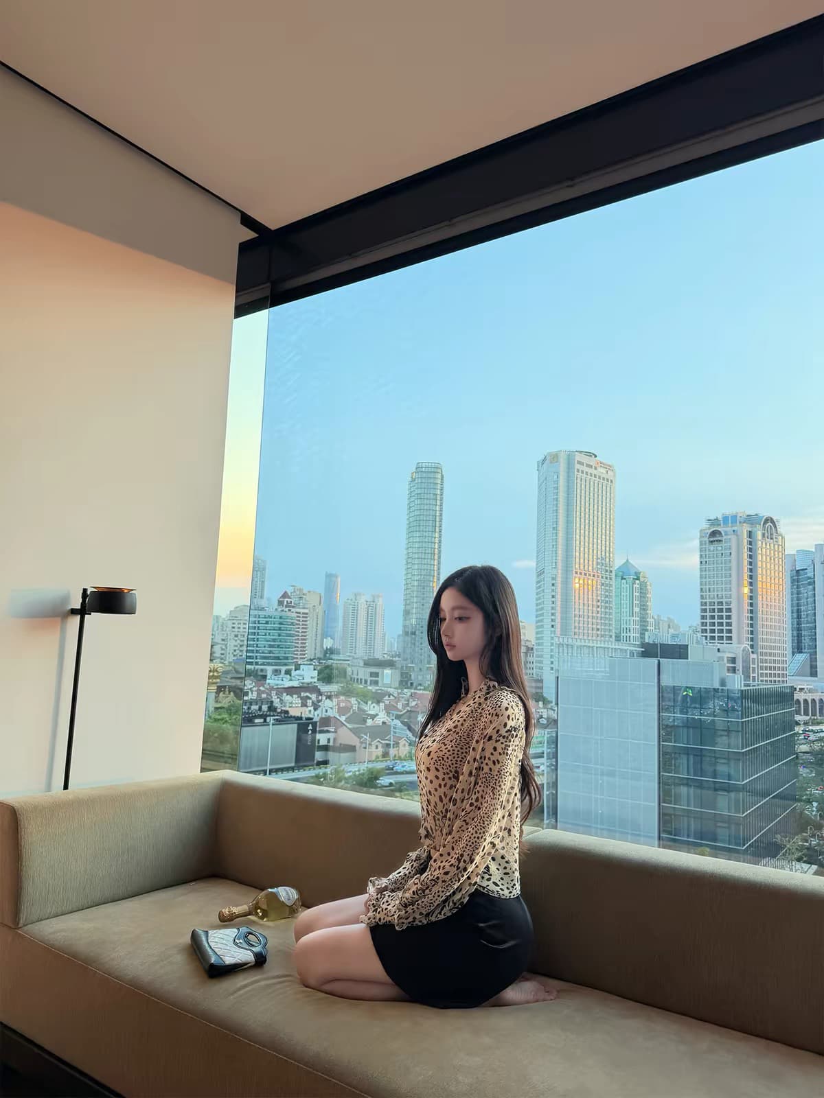 okmashop 레오파드 무늬 일기 도루 피하다. 원단 얇고 가벼운 이중층 프릴 스탠드 칼라 루즈핏 쉬폰 블라우스 맨위 상세 이미지 4