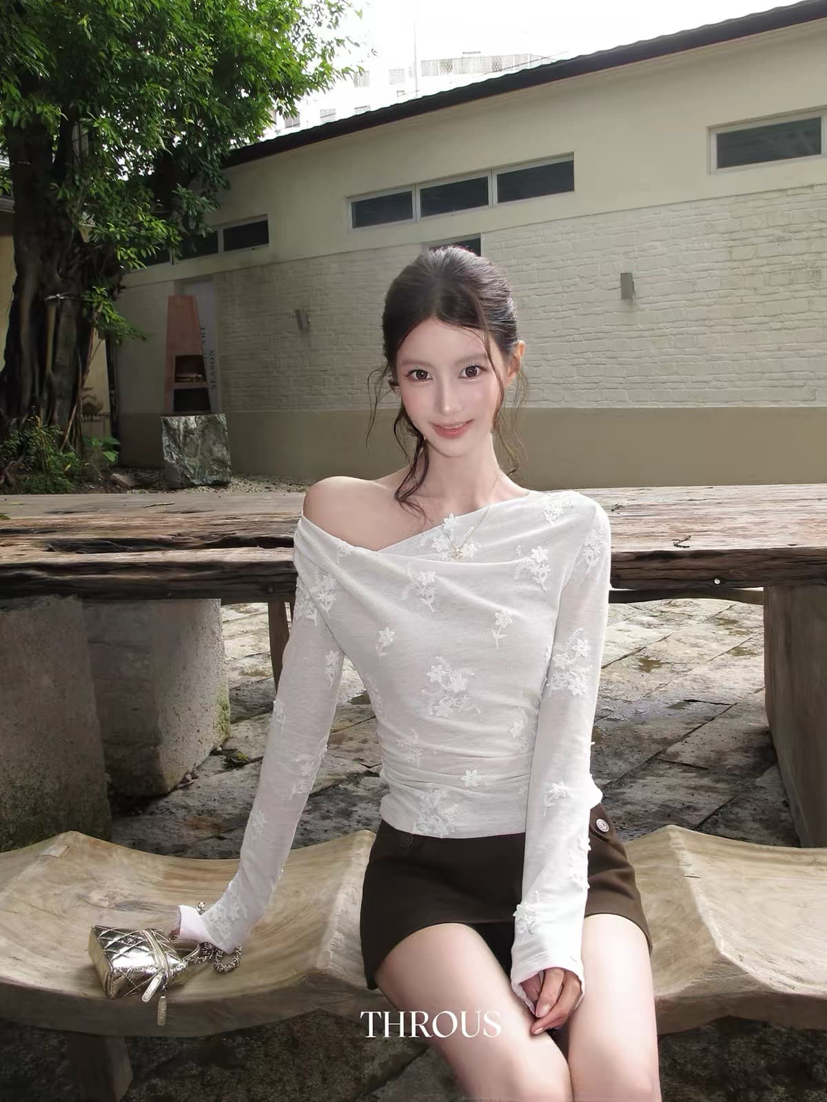 감사합니다. 아니요 고기 불규칙 비스듬한 어깨 자수 플리츠 몸매 가꾸기 긴팔 티셔츠 여성 가을 고급 센스 프랑스식 품격 맨위