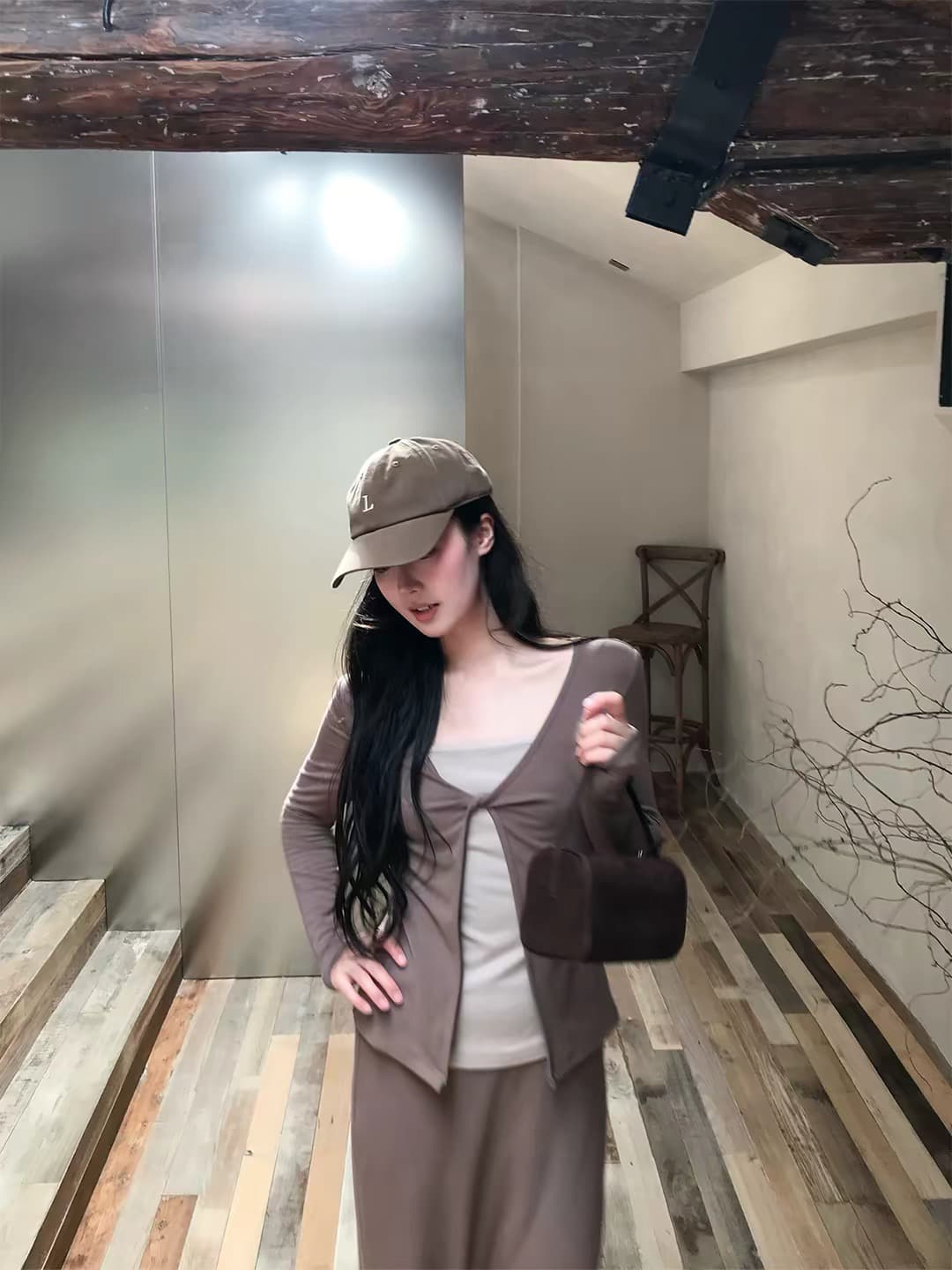 한 번 물고기 잔디 아름다움 매듭 스택 착용 페이크 레이어드 세트 여성 슬림해 보이는 품격 스트레이트 반 스커트 투피스 세트 이미지 3