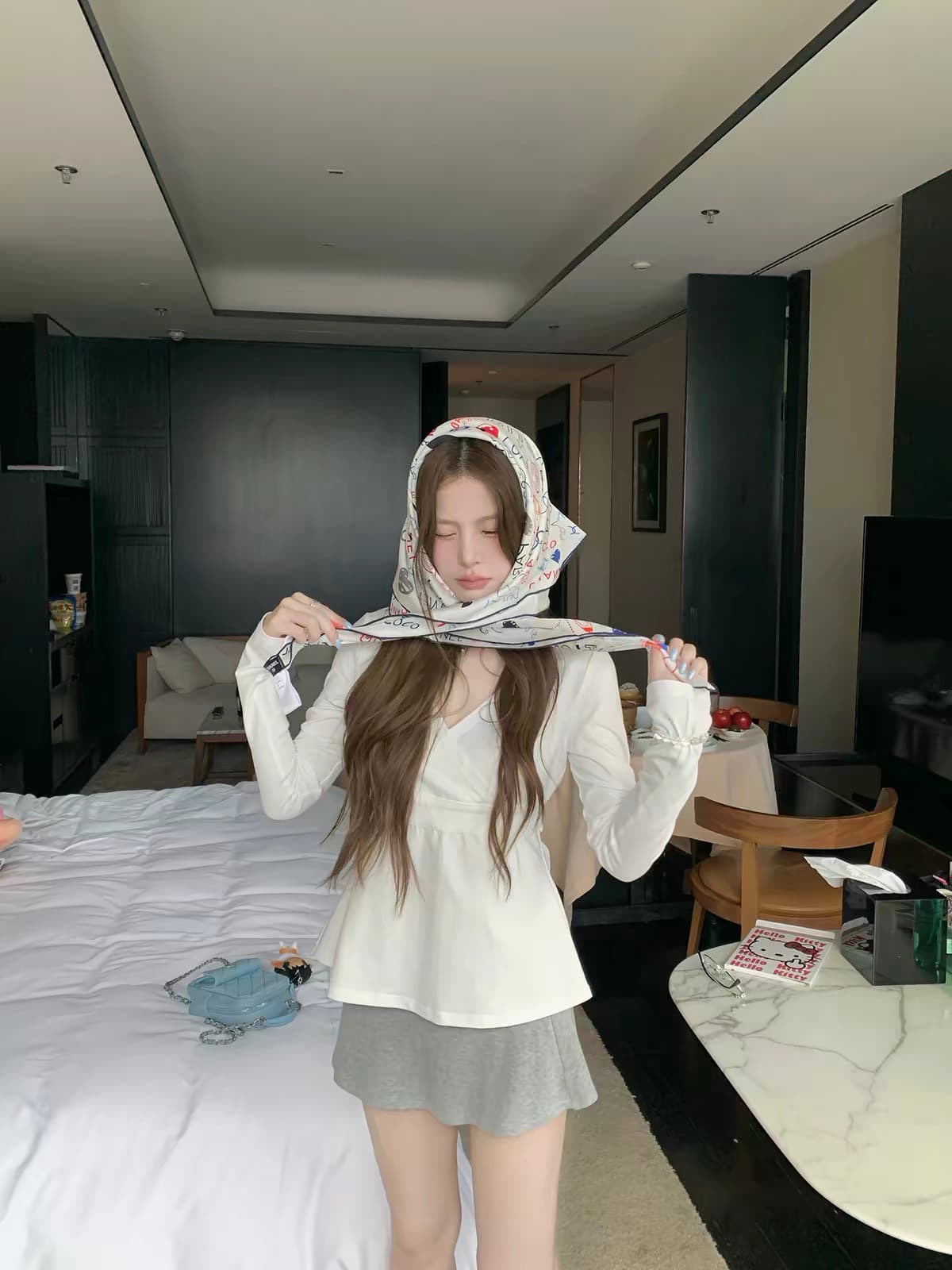 sasaouni 십자가 V넥 슬림해 보이는 긴팔 티셔츠 여성 2026 가을 새로운 인사이드 가져 가라. 기본 셔츠 맨위 상세 이미지 3