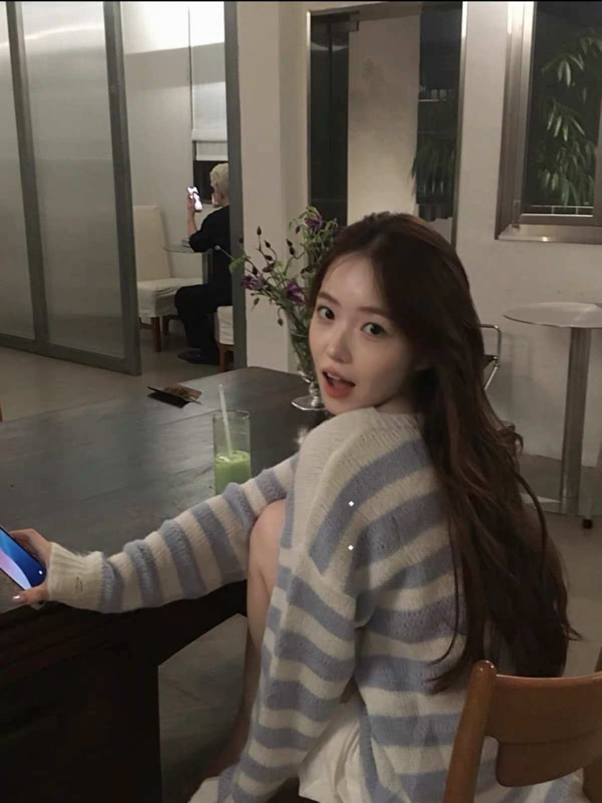 한 부서 스트라이프 라운드 넥 풀오버 니트 스웨터 여자 조기 가을 분위기 센스 느긋한 바람 루즈핏 아름다운 긴팔 맨위 이미지 3