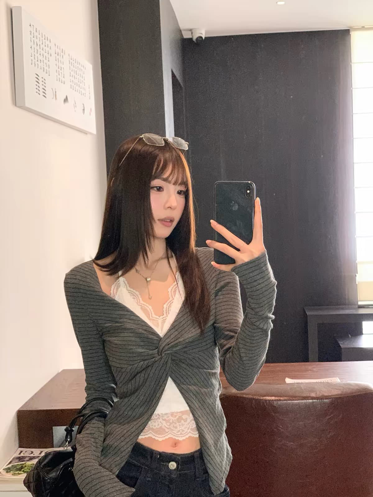 송 긍정적 인 En 블랙 회색 스트라이프 페이크 레이어드 행침 목 긴팔 티셔츠 여성 가을 레이스 몸매 가꾸기 인사이드 가져 가라. 기본 셔츠 맨위 상세 이미지 4