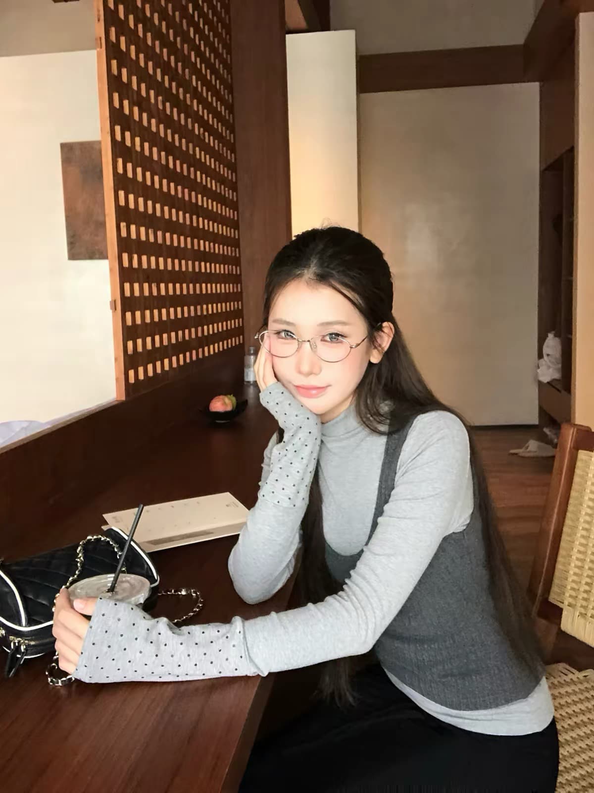 레드 맨 내부에 가져 가라. 기본 셔츠 여성 2026 새로운 가을 긴팔 티셔츠 품격 회색 반하이넥 몸매 가꾸기 맨위 이미지 2
