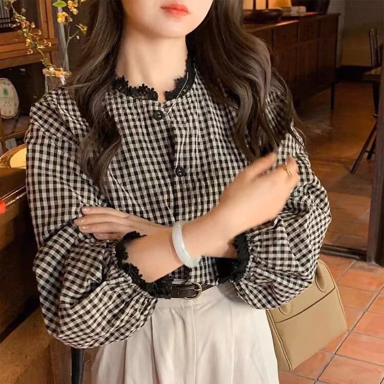 프랑스식 레트로 격자 무늬 셔츠 디자인 레이스 조각 2026 연령 감소 새로운 긴팔 다용도 루즈핏 맨위