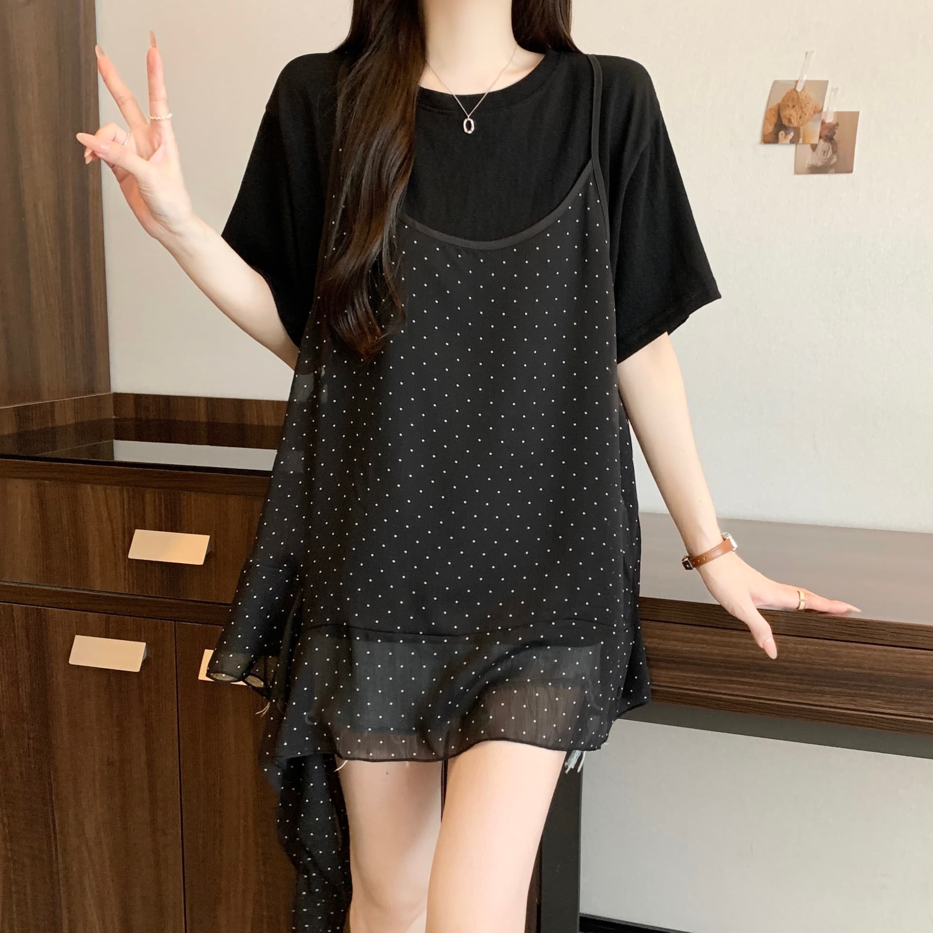 실사 빅 사이즈 여름 연령 감소 표지 배 슬림해 보이는 티셔츠 플러스 불규칙 도트 무늬 슬립 맨위 치마 두 조각 여성 세트 상세 이미지 6