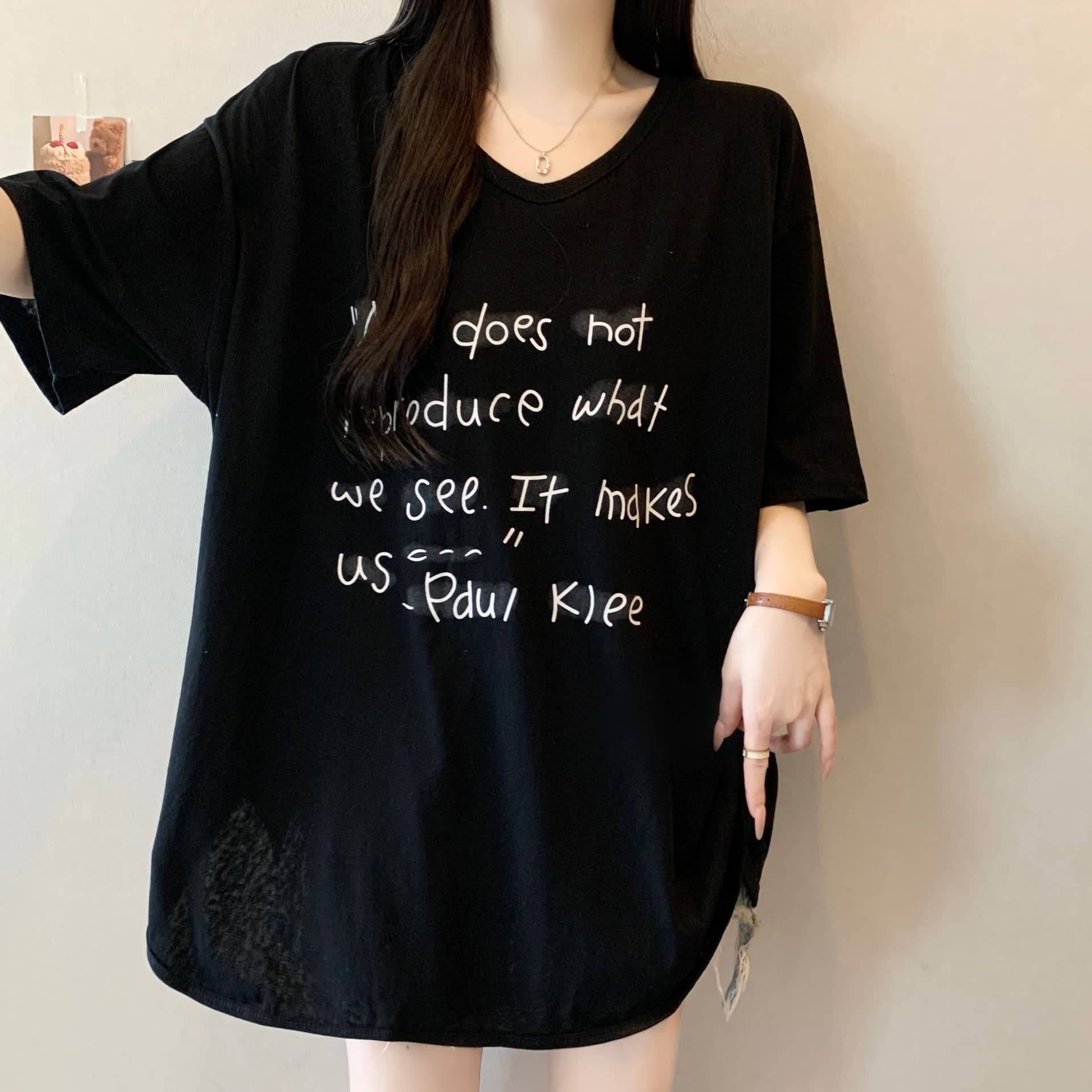 실사 빅 사이즈 여름 V넥 루즈핏 대 에디션 밑단 트임 아크 슬림해 보이는 프린트 눈꽃 면 다용도 티셔츠 여성 상세 이미지 5