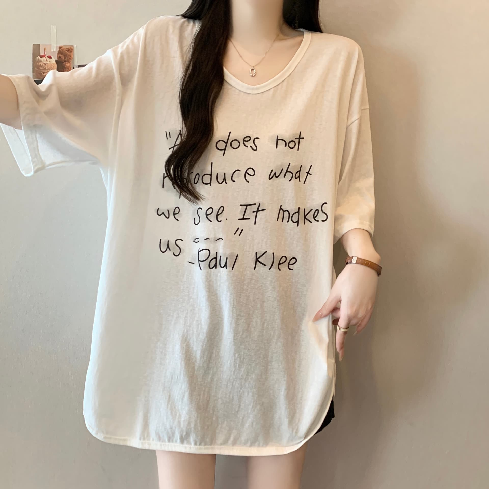 실사 빅 사이즈 여름 V넥 루즈핏 대 에디션 밑단 트임 아크 슬림해 보이는 프린트 눈꽃 면 다용도 티셔츠 여성 상세 이미지 14