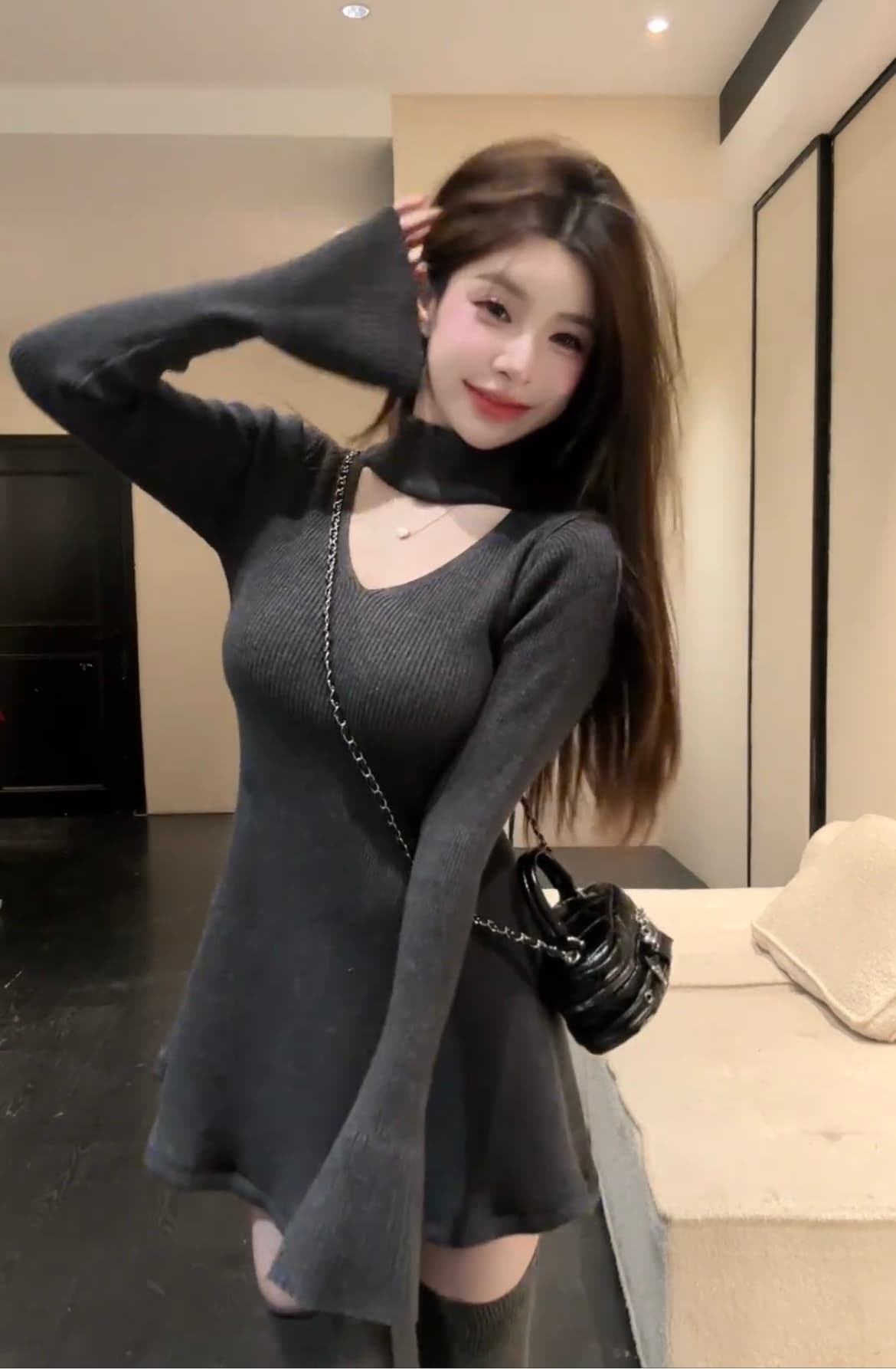 2026 새로운 행침 목 V넥 니트 슬림해 보이는 여성 드레스 순수한 욕망 바람 몸매 가꾸기 허리 수축 신축성 나팔 소매 A라인 스커트 이미지 4
