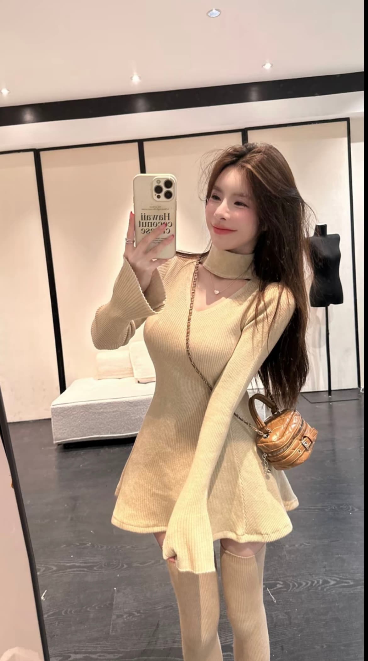 2026 새로운 행침 목 V넥 니트 슬림해 보이는 여성 드레스 순수한 욕망 바람 몸매 가꾸기 허리 수축 신축성 나팔 소매 A라인 스커트 이미지 3