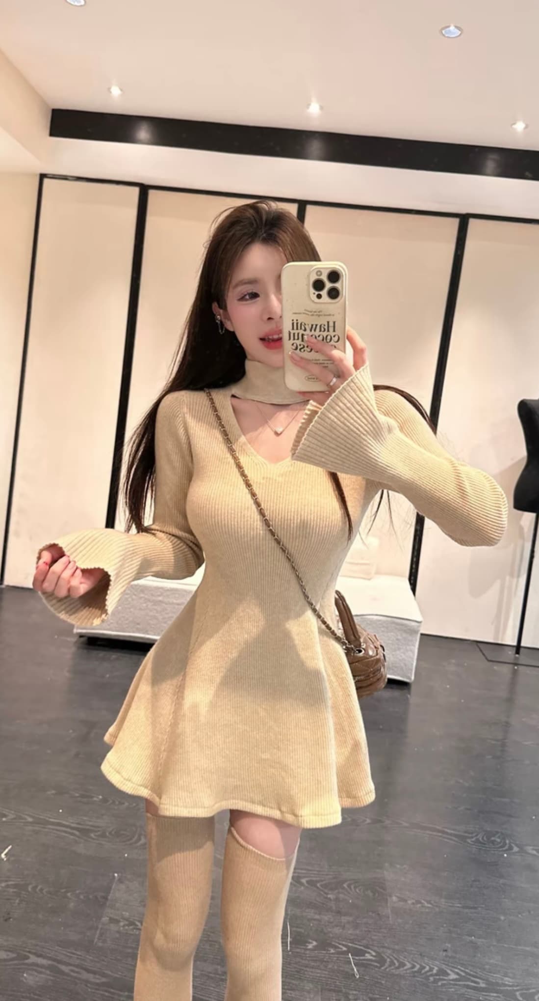 2026 새로운 행침 목 V넥 니트 슬림해 보이는 여성 드레스 순수한 욕망 바람 몸매 가꾸기 허리 수축 신축성 나팔 소매 A라인 스커트 상세 이미지 2