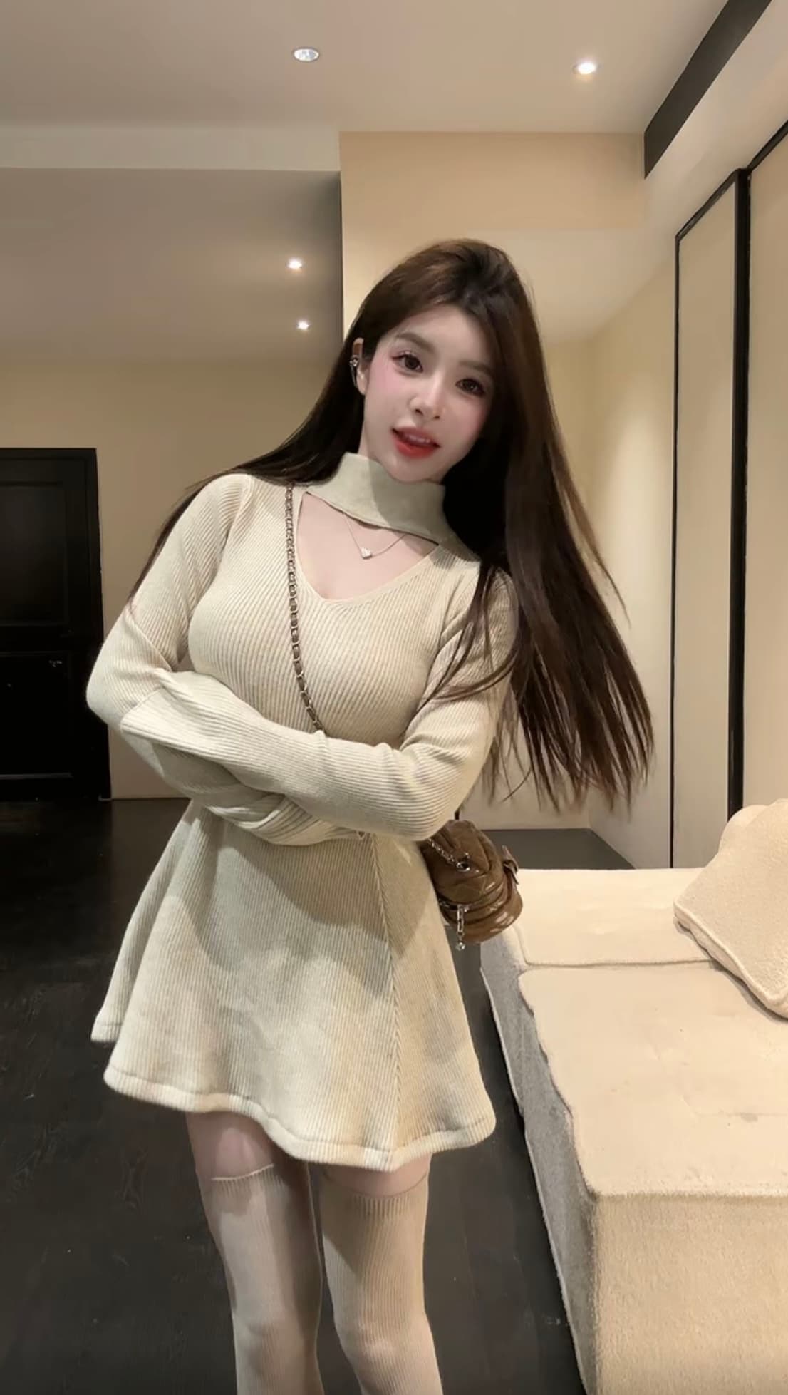 2026 새로운 행침 목 V넥 니트 슬림해 보이는 여성 드레스 순수한 욕망 바람 몸매 가꾸기 허리 수축 신축성 나팔 소매 A라인 스커트 상세 이미지 3