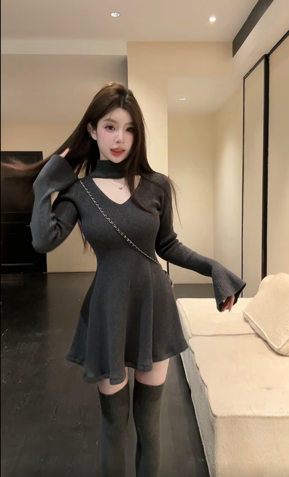 2026 새로운 행침 목 V넥 니트 슬림해 보이는 여성 드레스 순수한 욕망 바람 몸매 가꾸기 허리 수축 신축성 나팔 소매 A라인 스커트 상세 이미지 4