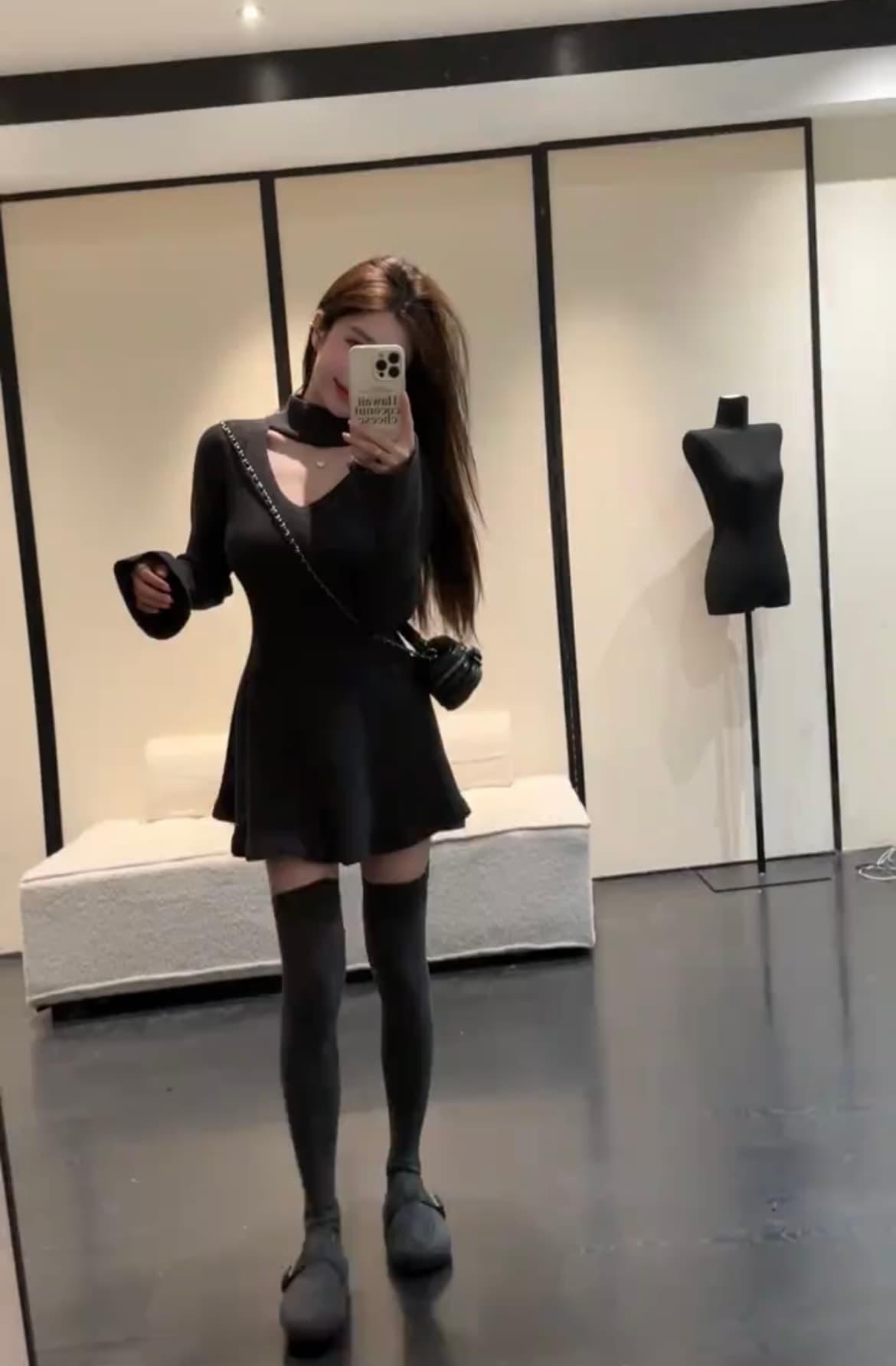 2026 새로운 행침 목 V넥 니트 슬림해 보이는 여성 드레스 순수한 욕망 바람 몸매 가꾸기 허리 수축 신축성 나팔 소매 A라인 스커트 상세 이미지 5
