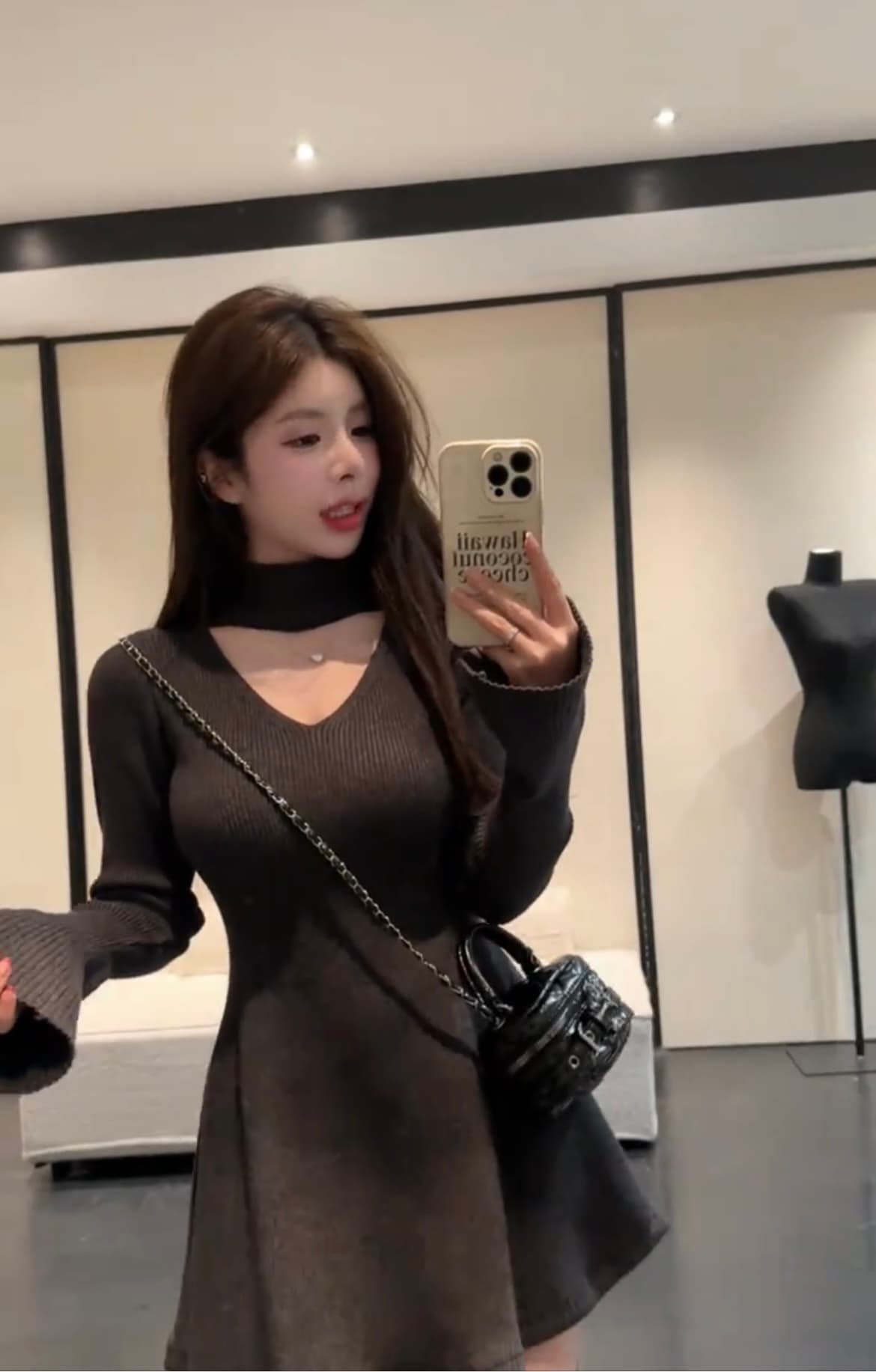 2026 새로운 행침 목 V넥 니트 슬림해 보이는 여성 드레스 순수한 욕망 바람 몸매 가꾸기 허리 수축 신축성 나팔 소매 A라인 스커트 상세 이미지 11
