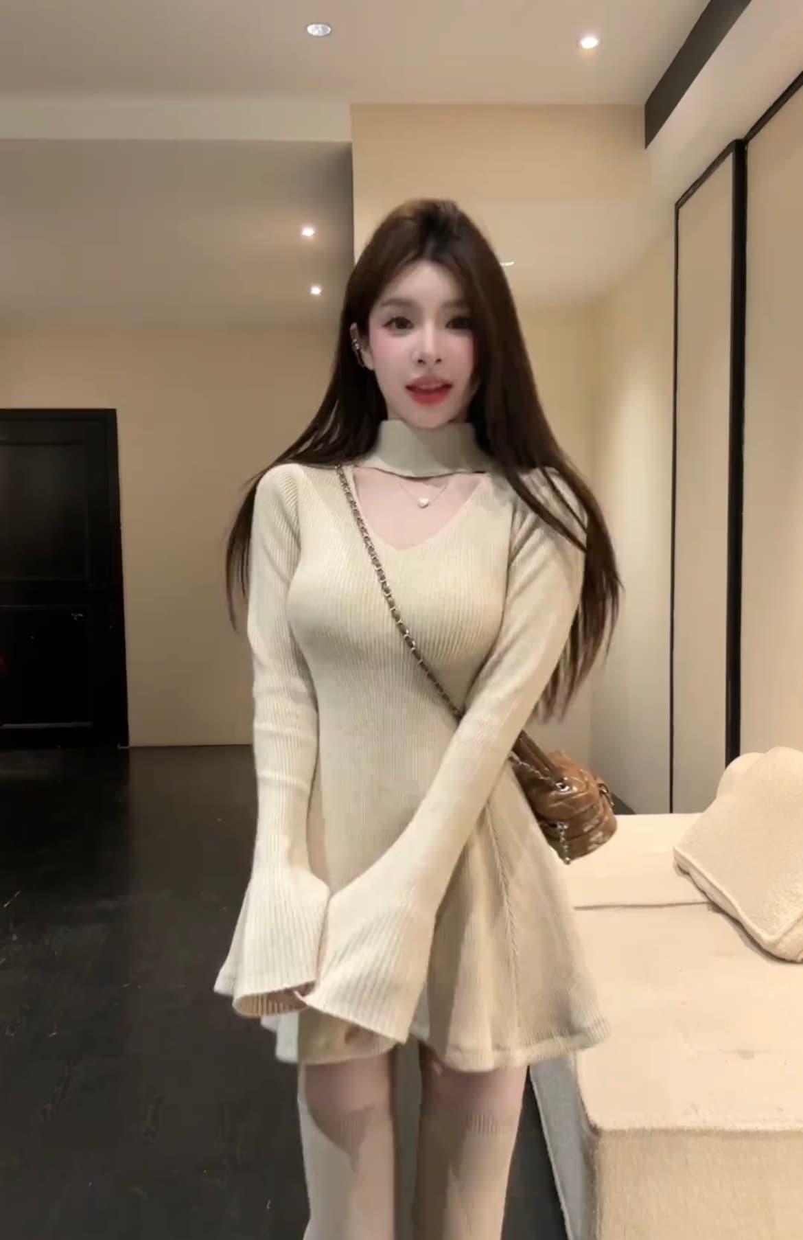 2026 새로운 행침 목 V넥 니트 슬림해 보이는 여성 드레스 순수한 욕망 바람 몸매 가꾸기 허리 수축 신축성 나팔 소매 A라인 스커트 상세 이미지 12