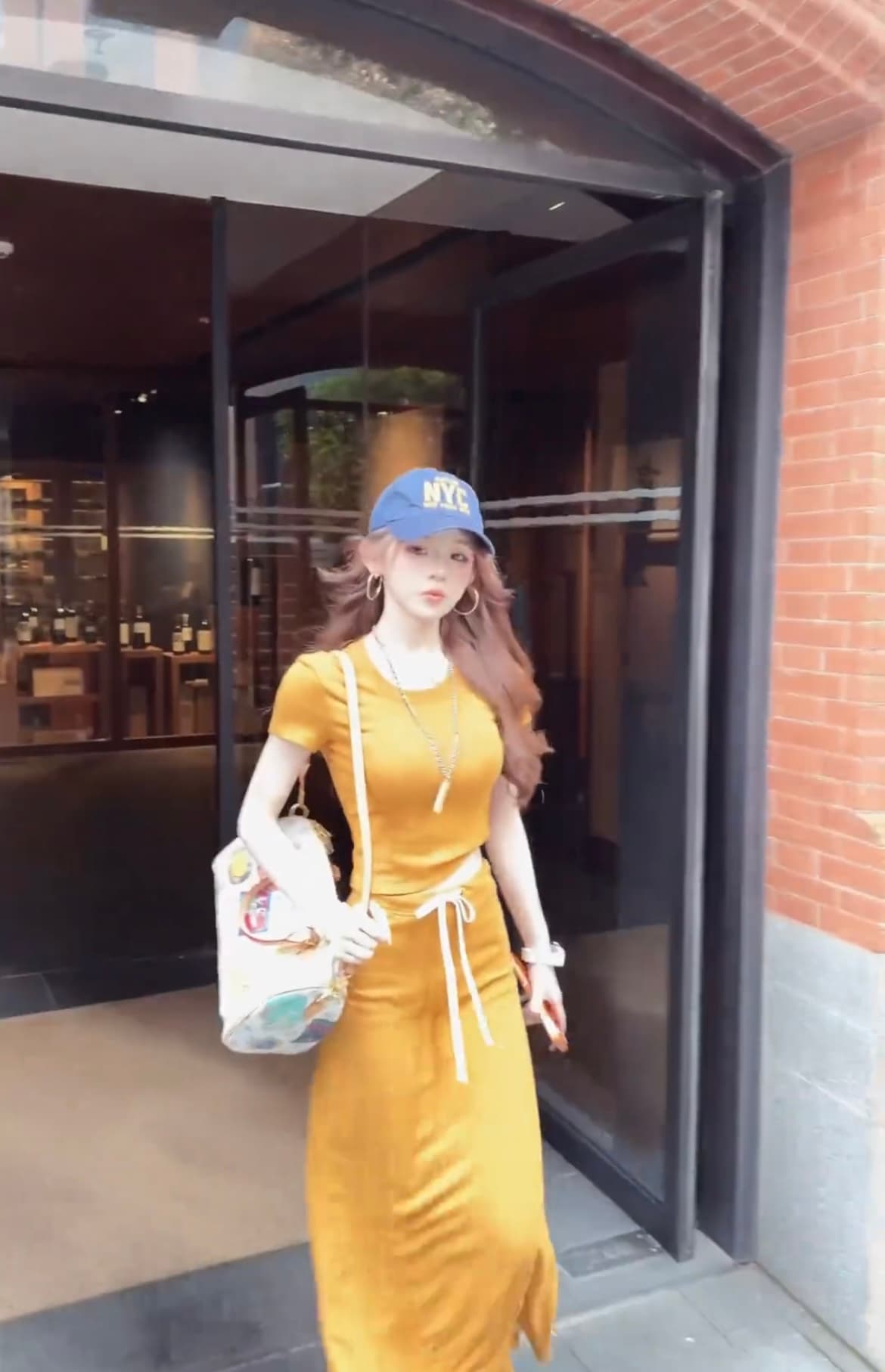 순수한 욕망 바람 세트 여성 짧은 타이트 반팔 티셔츠 하이웨이스트 펌프 로프 디자인 품격 한 마디 반신 스커트 투피스 세트 상세 이미지 4