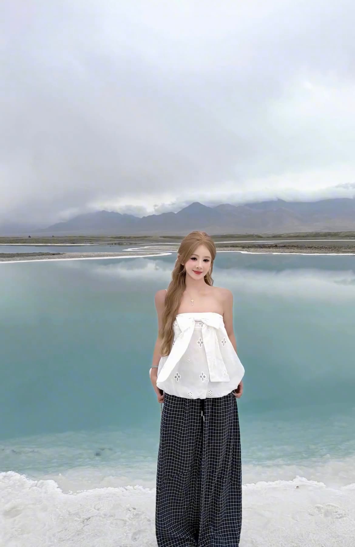 발레 바람 화이트 나비 매듭 홀로우 아웃 자수 튜브탑 조끼 여성 의류 여름 외출용 쇼트 스타일 Chic 꽃밭 맨위 상세 이미지 3