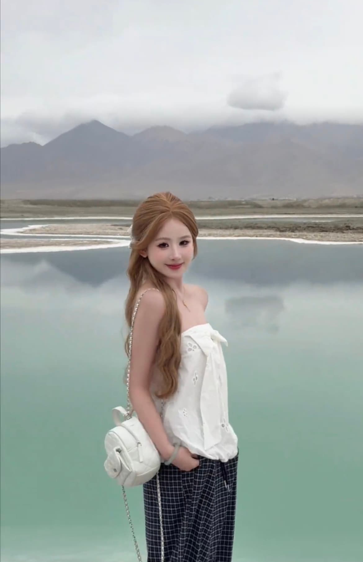 발레 바람 화이트 나비 매듭 홀로우 아웃 자수 튜브탑 조끼 여성 의류 여름 외출용 쇼트 스타일 Chic 꽃밭 맨위 상세 이미지 4