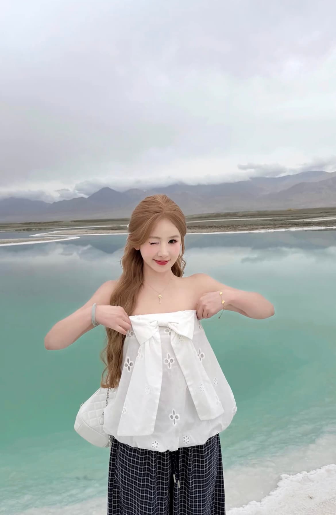 발레 바람 화이트 나비 매듭 홀로우 아웃 자수 튜브탑 조끼 여성 의류 여름 외출용 쇼트 스타일 Chic 꽃밭 맨위 상세 이미지 8