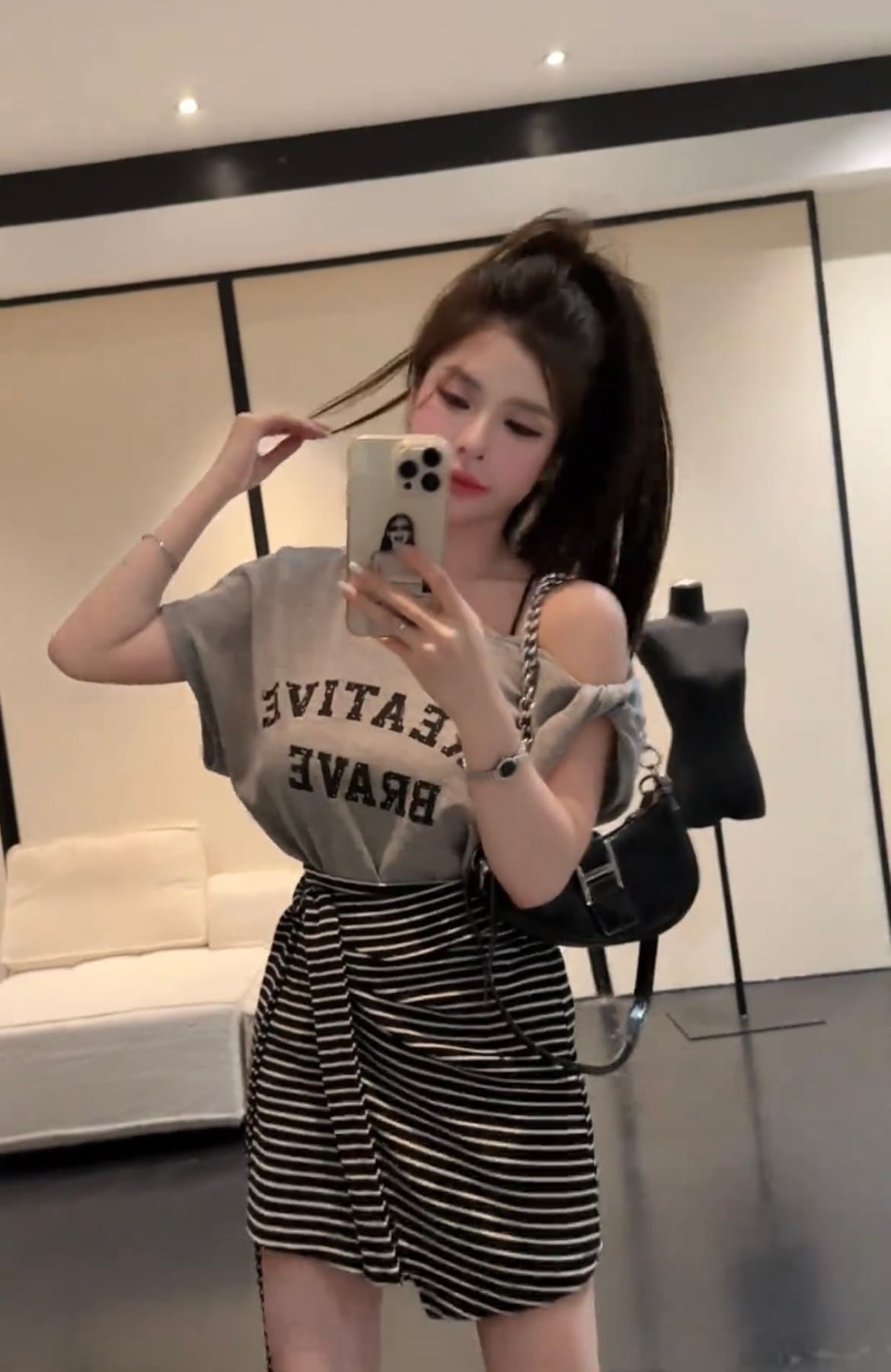 다시 차가운 다시 바람의 소리 ~ 중 여름 세트 여성 비스듬한 칼라 오프숄더 알파벳 반팔 티셔츠 맨위 스트라이프 반신 스커트 투피스 세트 상세 이미지 11