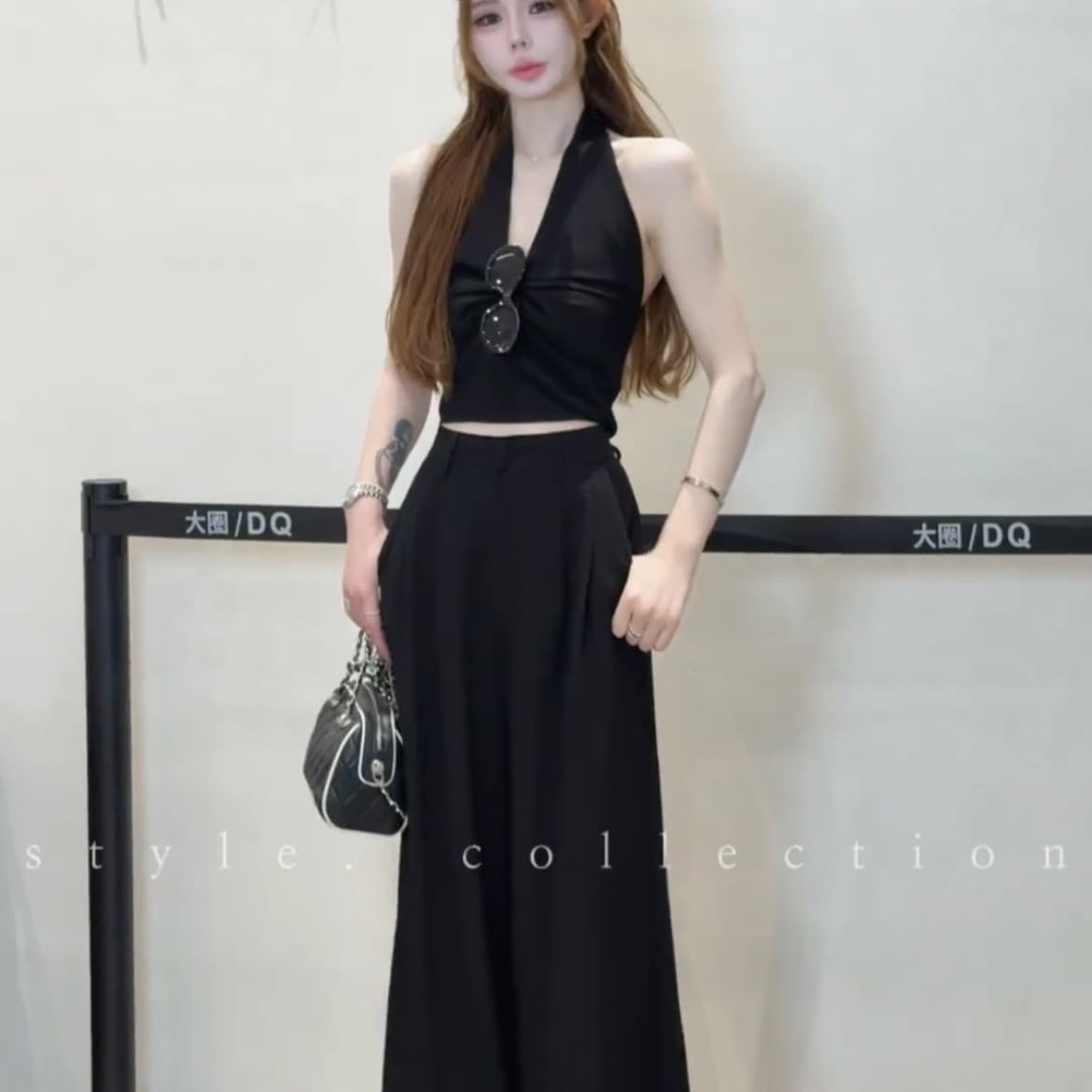 한국 스타일 디자인 센스 비틀림 행침 목 V넥 민소매 쇼트 스타일 조끼 맨위 여름 새로운 하이웨이스트 와이드 레그 팬츠 세트 이미지 4