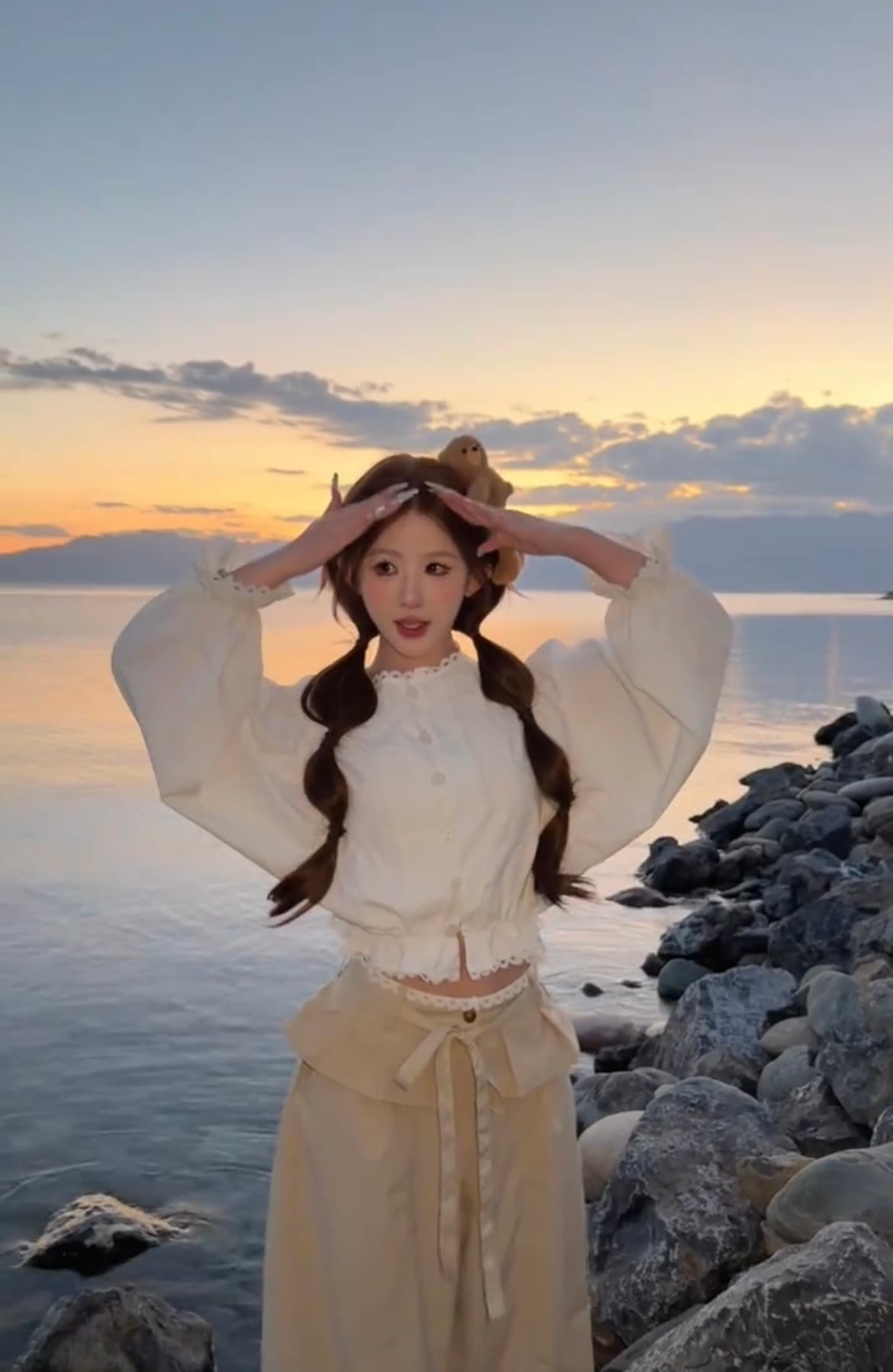2026 가을 새로운 한 부서 높음 지혜 부드러운 레이스 작은 셔츠 프랑스식 레이스 중간 소매 쇼트 스타일 맨위 상세 이미지 2