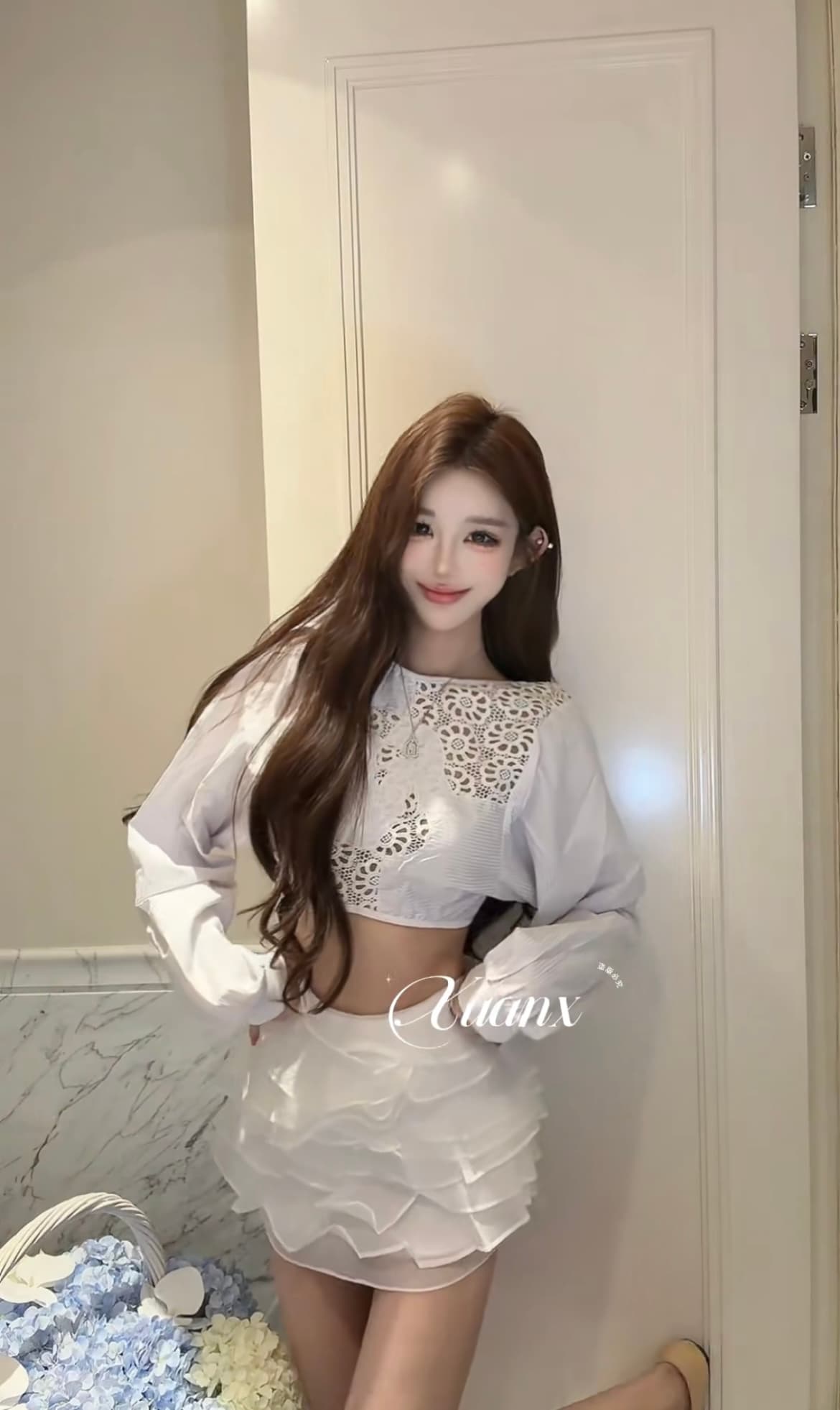 2026 이른 가을 새로운 동백 나무 사용자 지정 샤오시엔 홀로우 아웃 백리스 디자인 품격 짧은 맨위 여성 상세 이미지 3