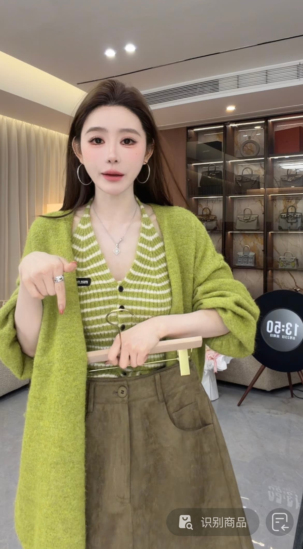 웨스트 En 맞춤 세련된 모델 학생 2026 가을 겨울 새로운 한 부서 배색 조끼 니트 오픈 가디건 투피스 세트 상세 이미지 23