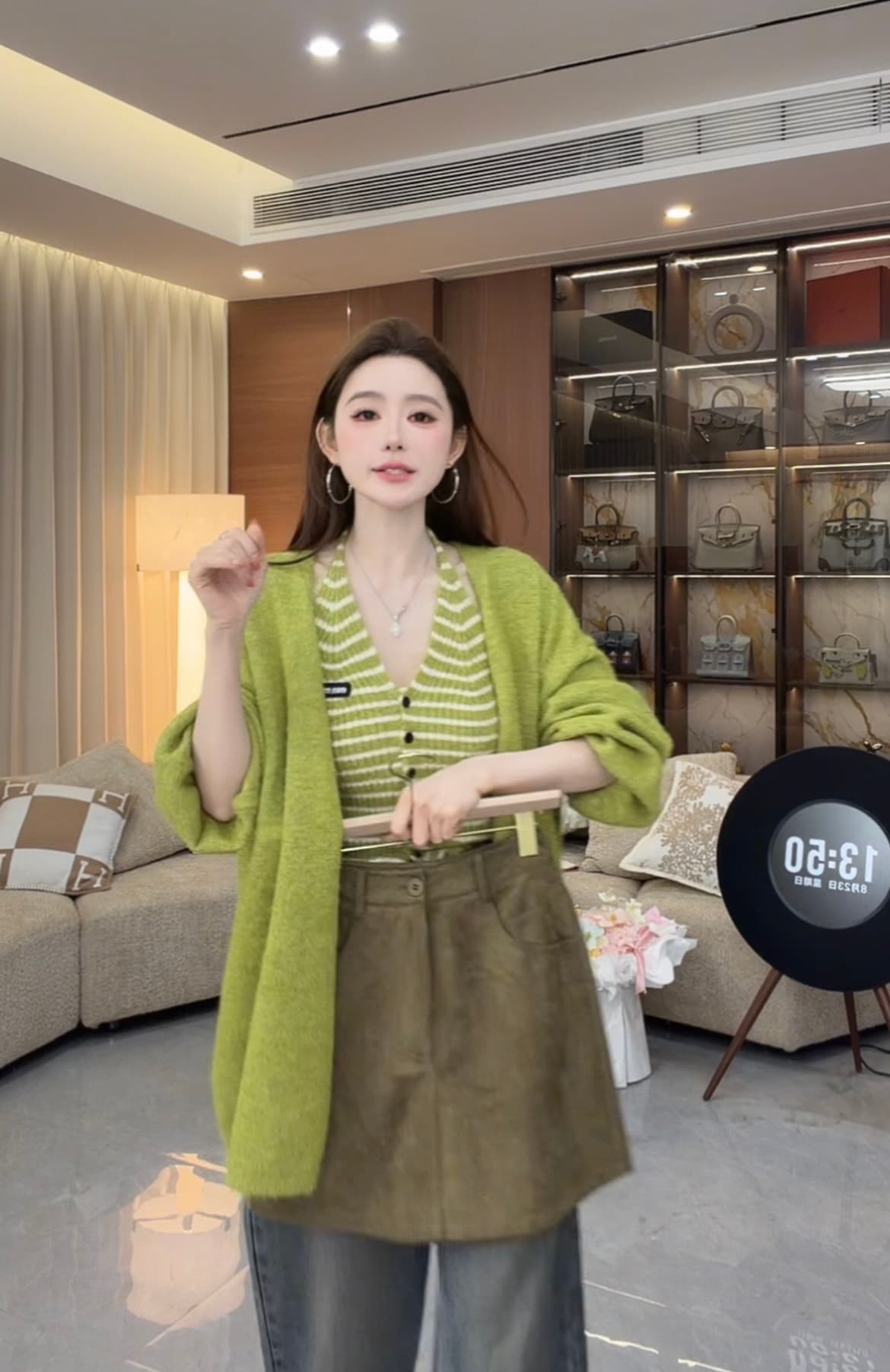 웨스트 En 맞춤 세련된 모델 학생 2026 가을 겨울 새로운 한 부서 배색 조끼 니트 오픈 가디건 투피스 세트 상세 이미지 24