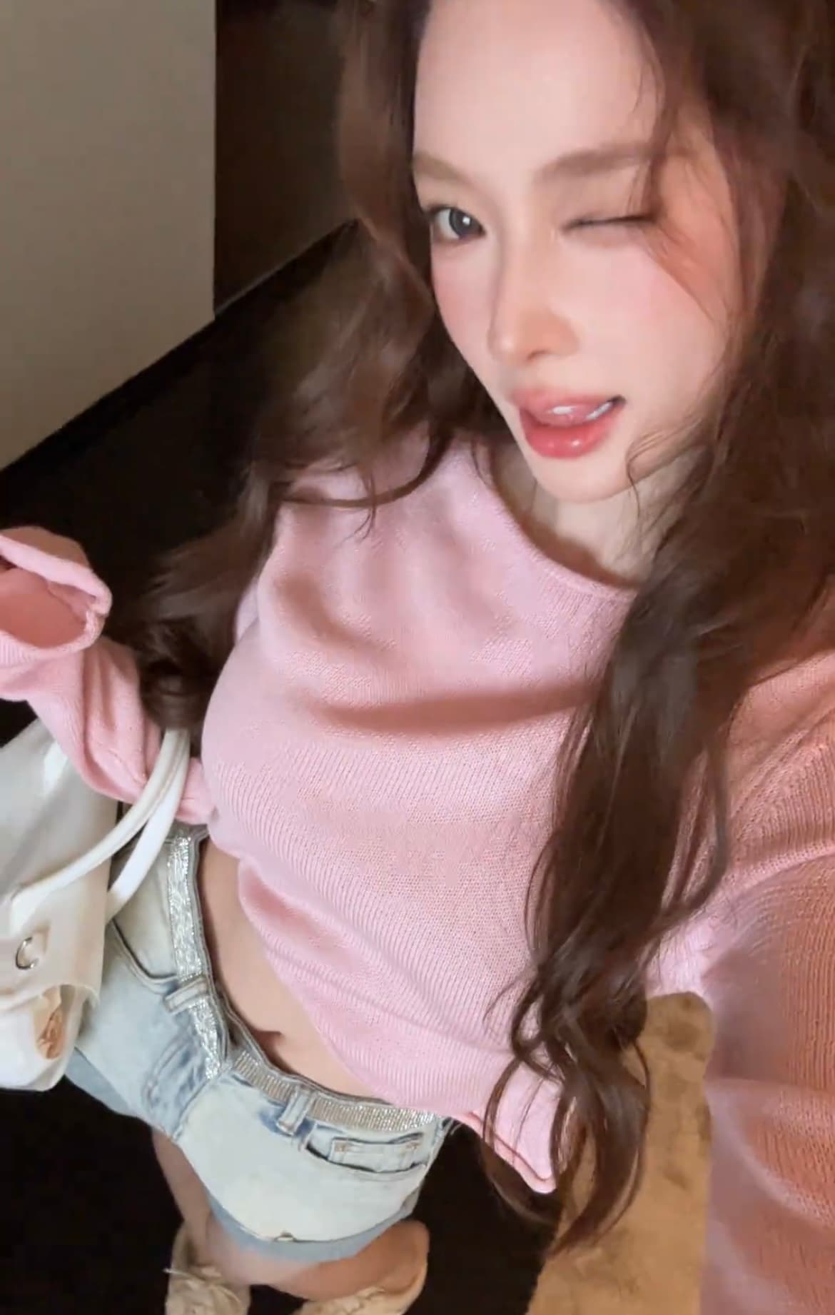 느슨함 바람 볼륨 측면 디자인 나팔 소매 티셔츠 여성 봄 가을 루즈핏 긴팔 슬림해 보이는 다용도 고급 센스 핫걸 맨위 이미지 2